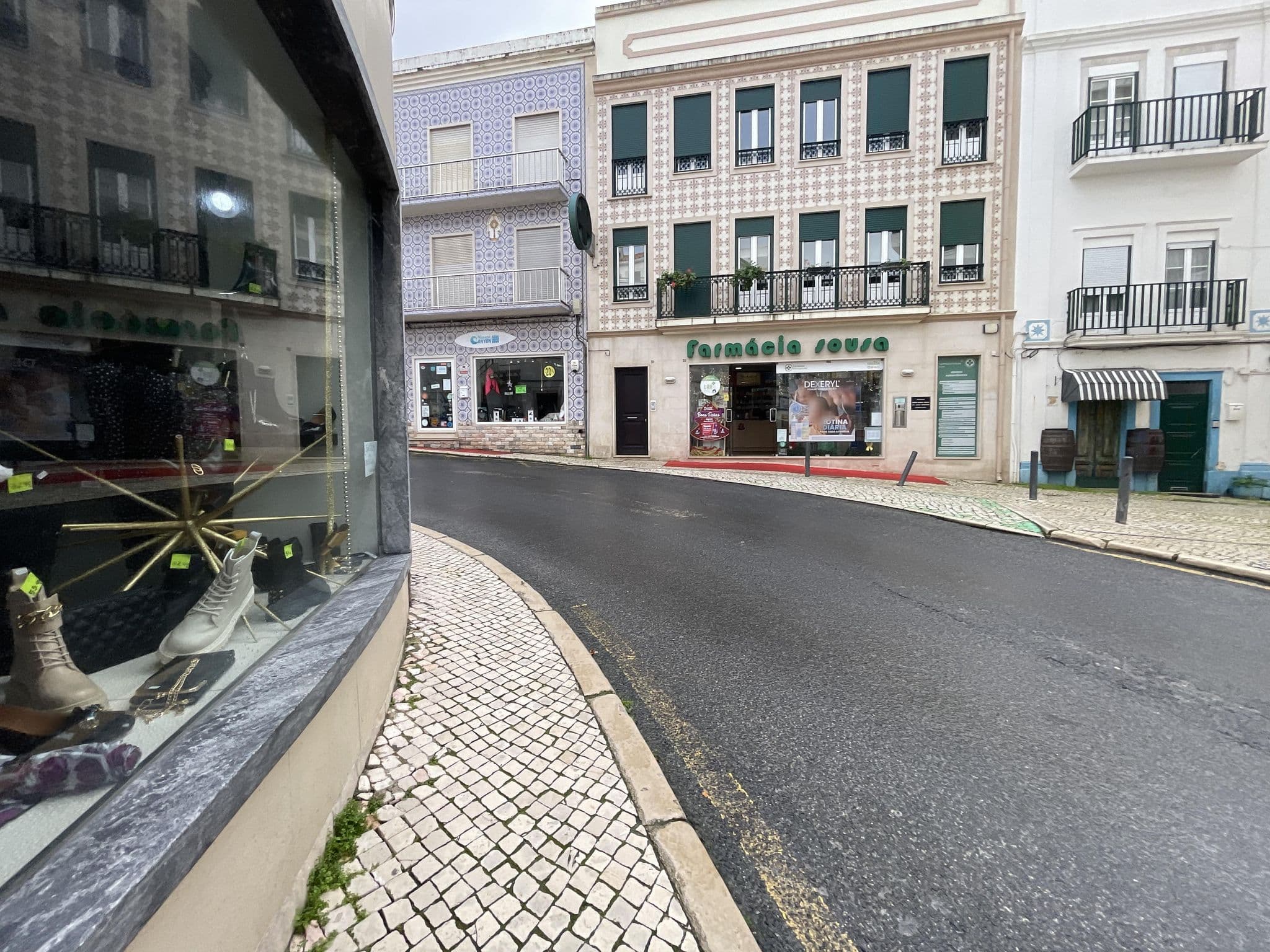 Street view near Lab Hostel - Bed & Waves, Nazaré — © egorka (CC BY-SA · Mapillary)