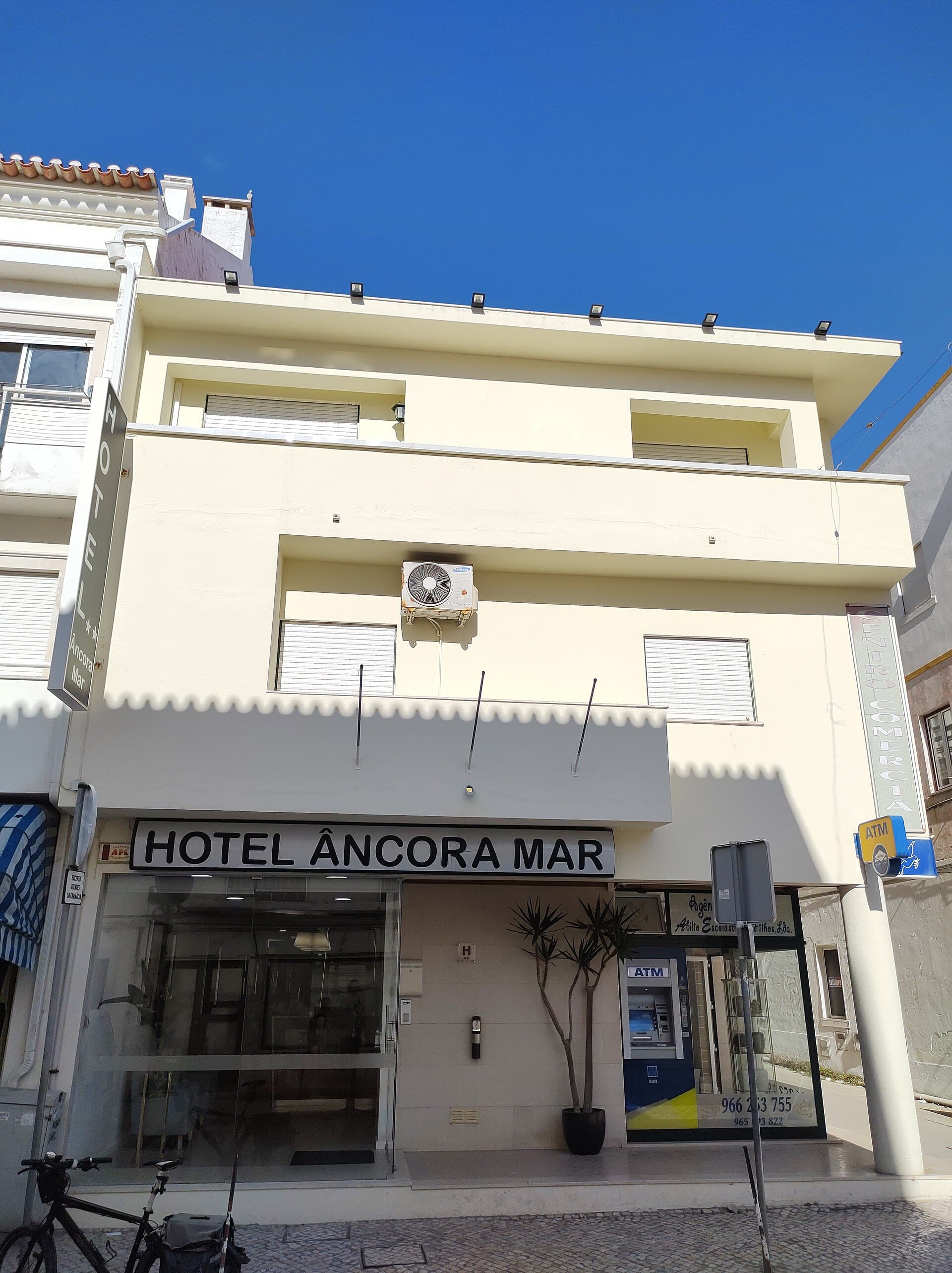 Hotel Âncora Mar (via Wikimedia Commons, CC BY-SA 3.0)