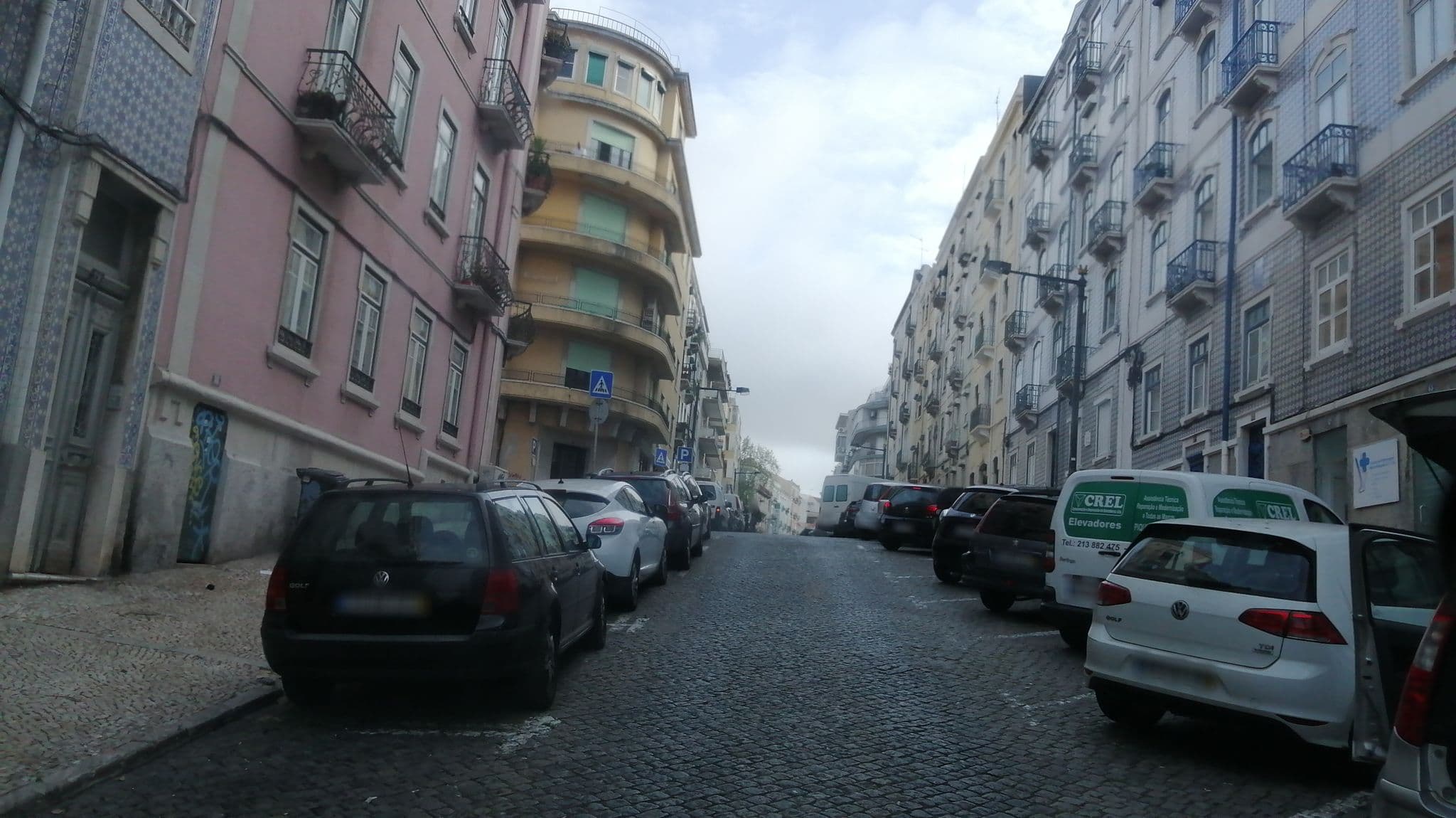 Street view near Tim ' s Place, Lisbon — © kanimanbo (CC BY-SA · Mapillary)