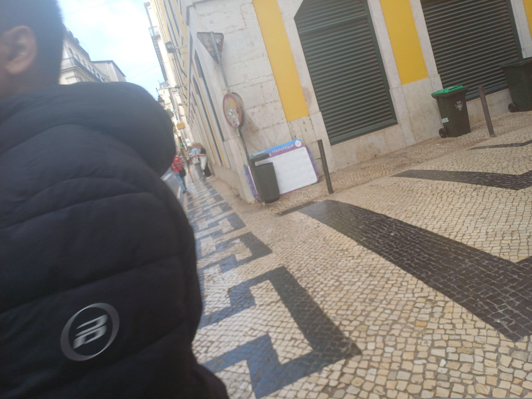 Street view near Central Downtown 5 Rooms, Baixa — © beer119 (CC BY-SA · Mapillary)