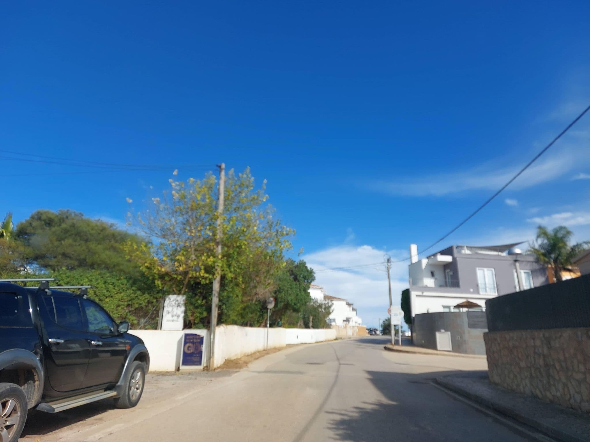 Street view near Condomínio Montinhos do Burgal, Senhora da Luz — © 5rmft (CC BY-SA · Mapillary)