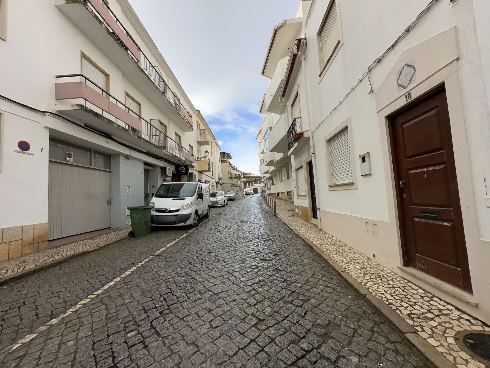 Street view near Racing Mackerel, Lagos — © varun959 (CC BY-SA · Mapillary)