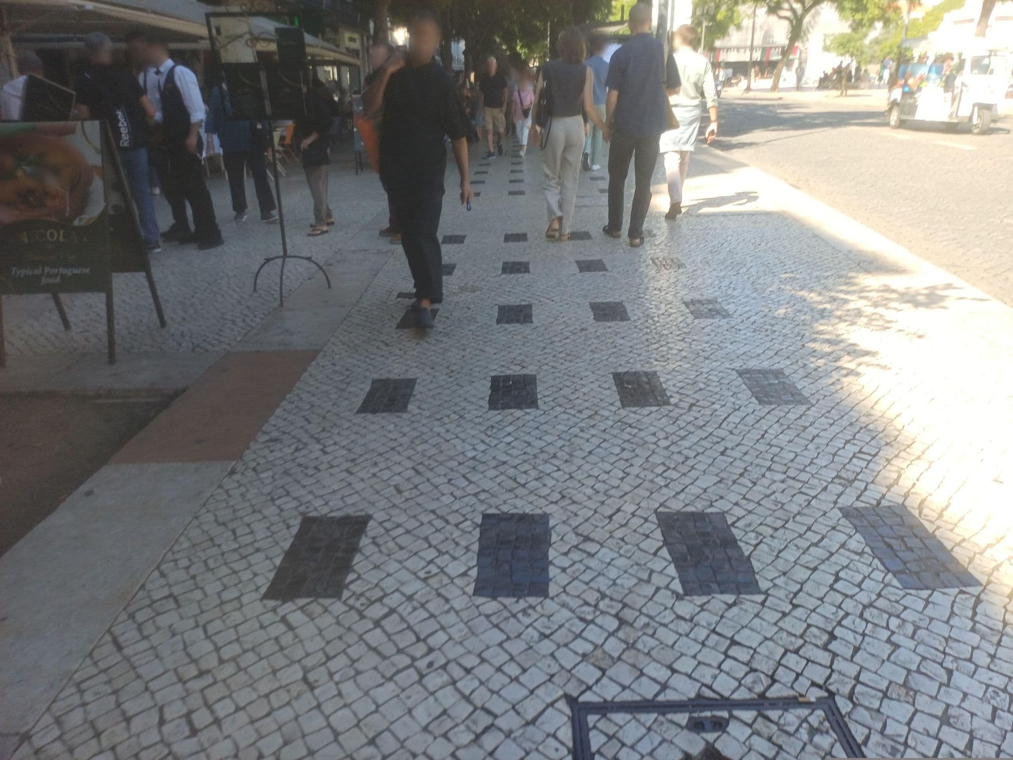 Street view near Metrópole, São Mamede — © beer119 (CC BY-SA · Mapillary)