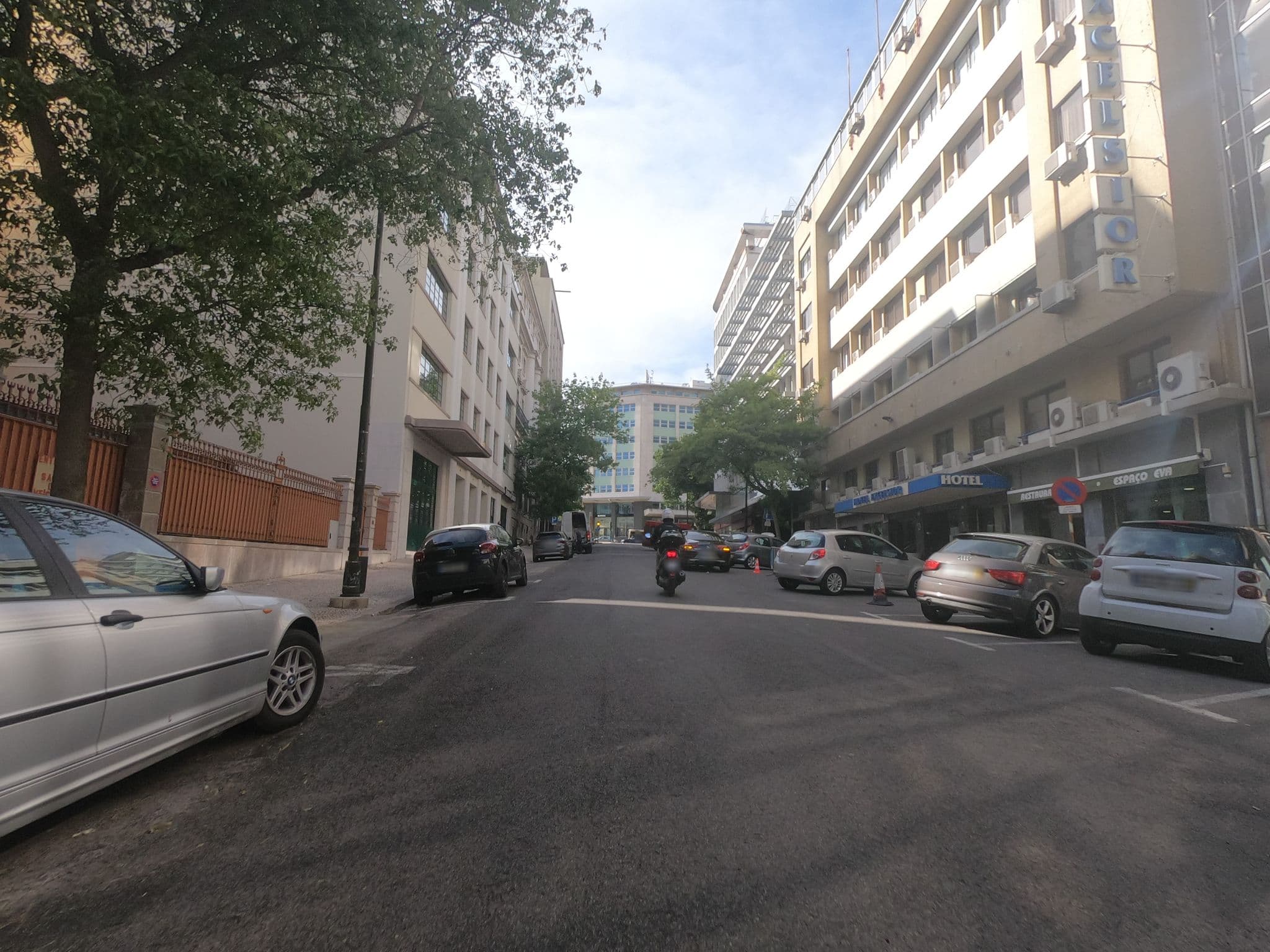 Street view near Hotel Excelsior, Lisbon — © filohipo (CC BY-SA · Mapillary)