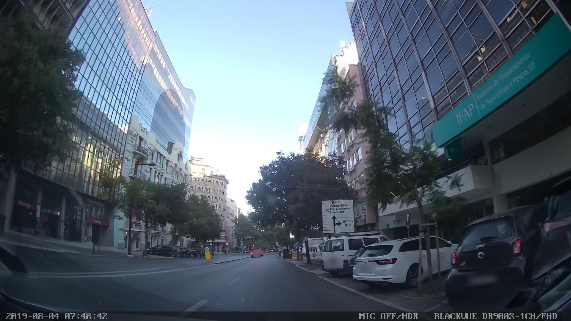 Street view near Flamingo Lisboa, Lisbon — © filipegraciosa (CC BY-SA · Mapillary)