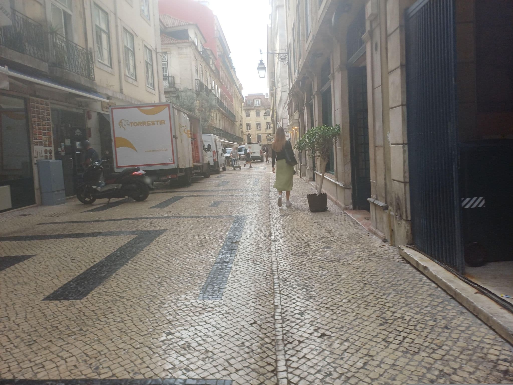 Street view near Lisbon Lounge Hostel, Baixa — © beer119 (CC BY-SA · Mapillary)