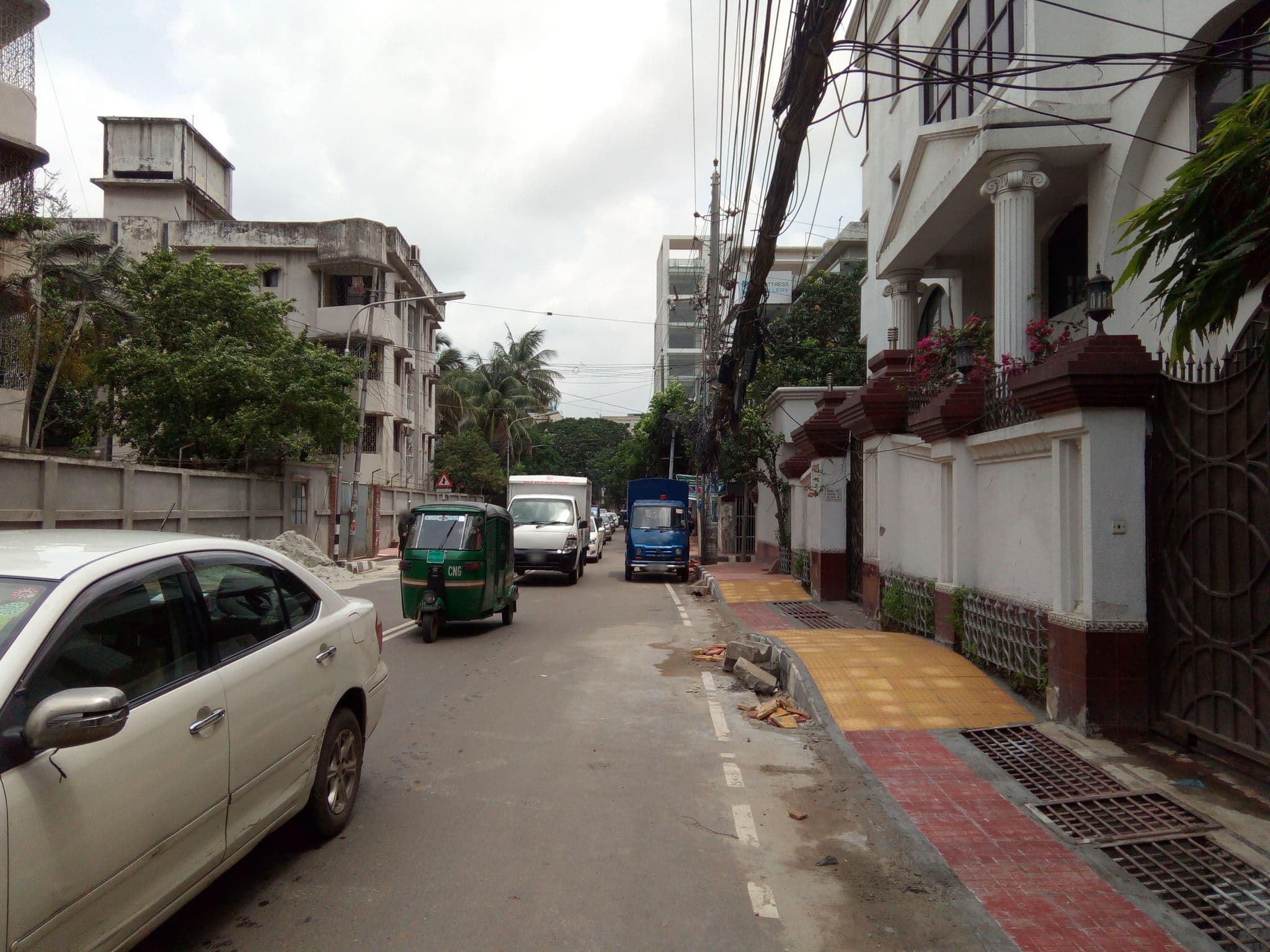 Street view near Hotel Dhaka Garden Inn, Kafrul — © mapdhaka (CC BY-SA · Mapillary)