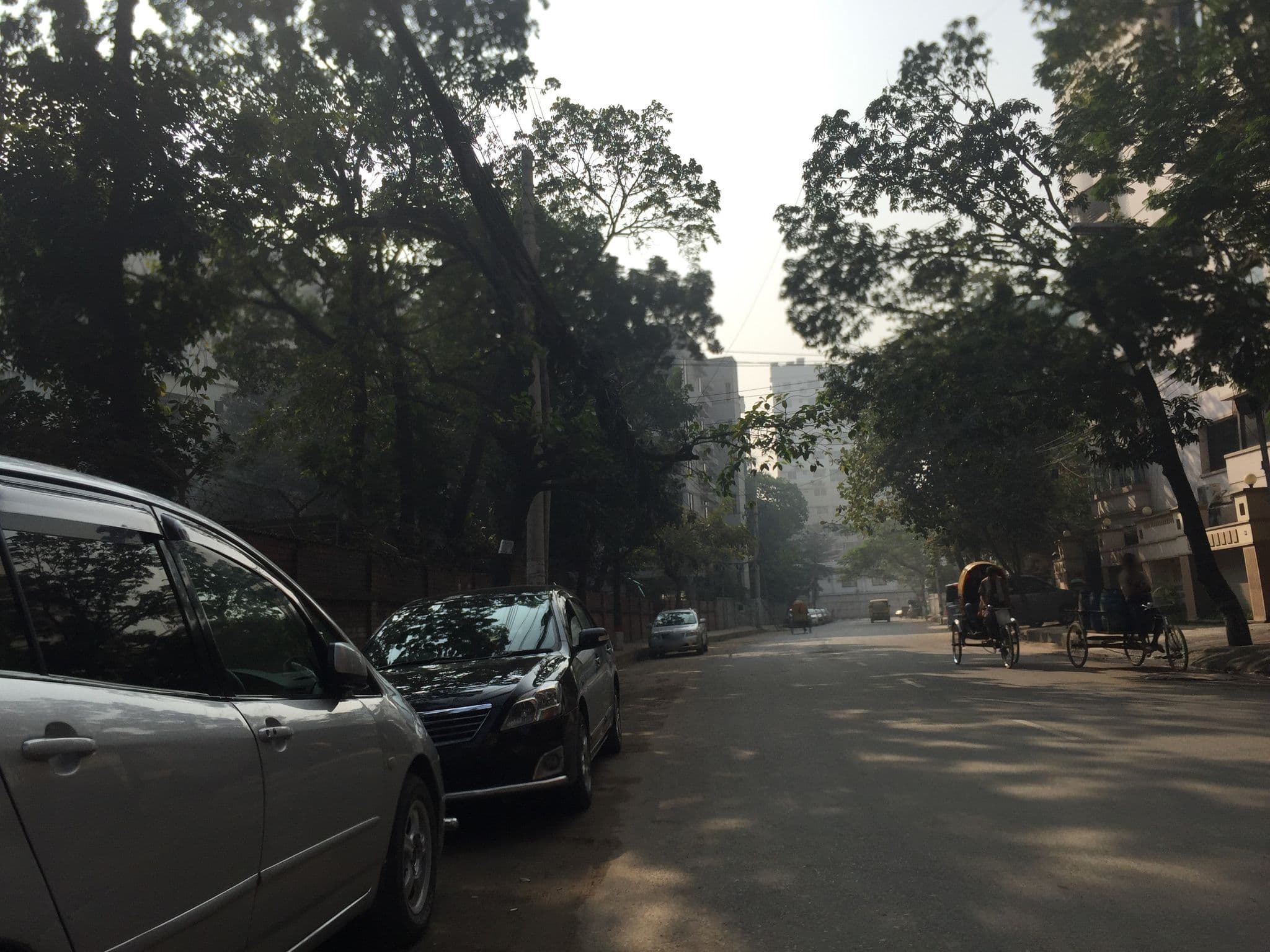 Street view near Long Beach Suites, Dhaka, Bhatara — © infolimon (CC BY-SA · Mapillary)