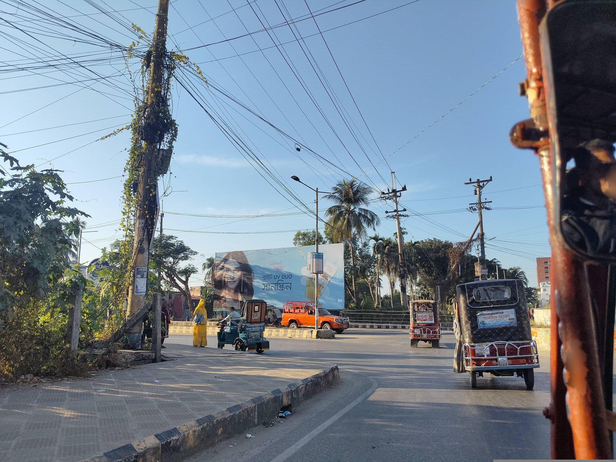 Street view near Al-Hossain Cottage, Cox’s Bāzār — © gourobroy (CC BY-SA · Mapillary)