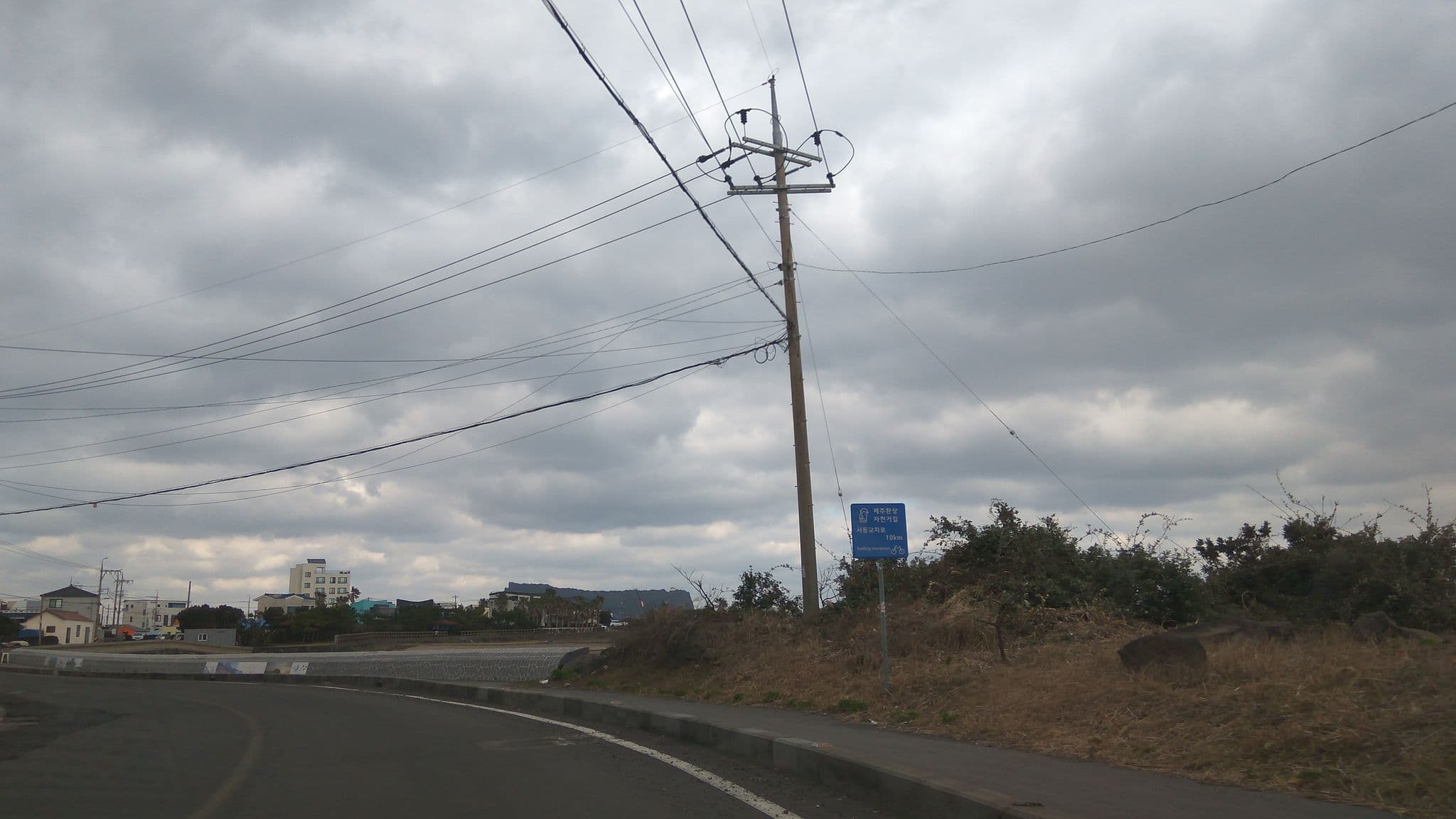 Street view near 두지메 팬션, Ponggae-dong — © eneerhut (CC BY-SA · Mapillary)