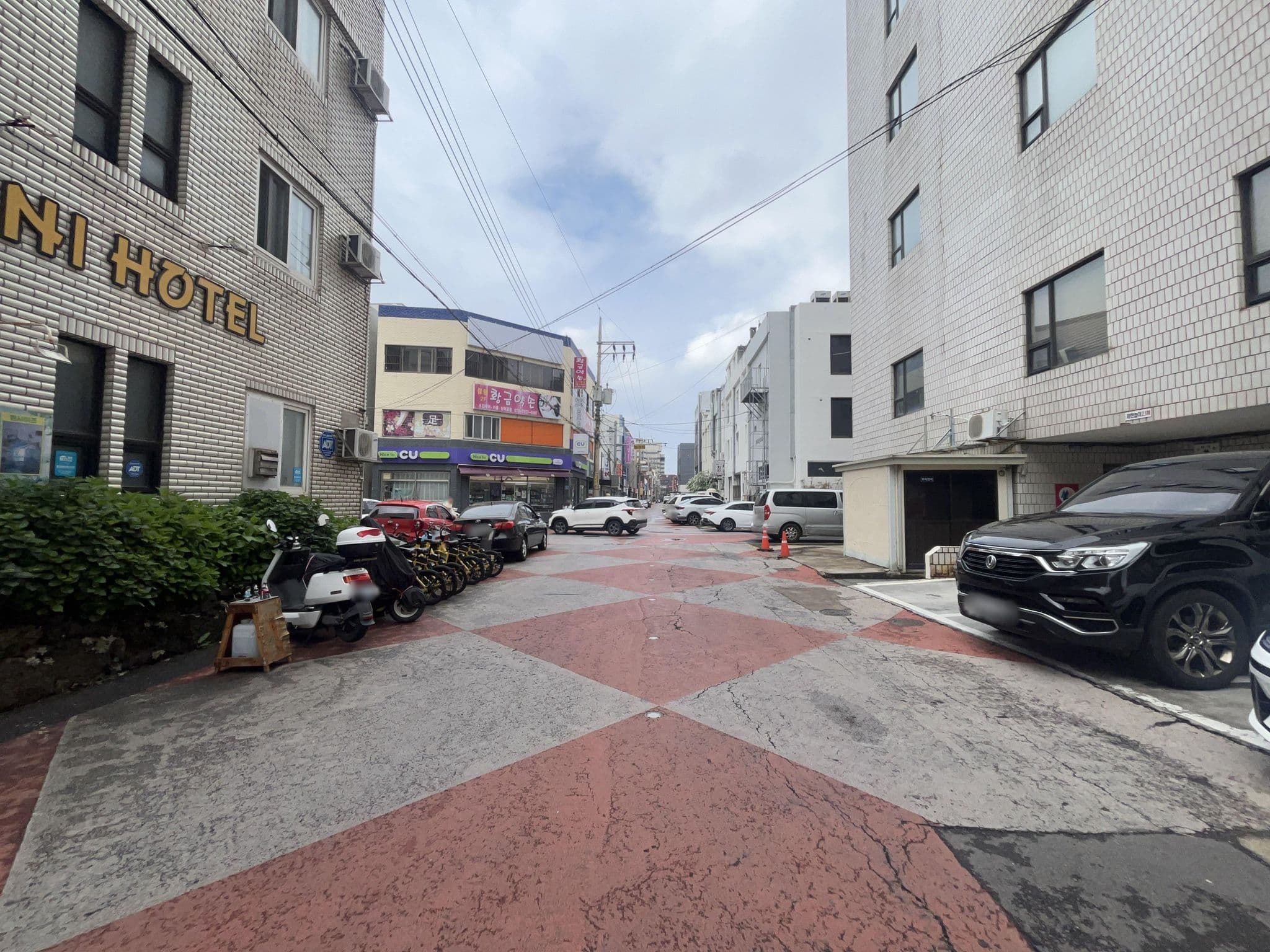 Street view near 제주팔레스호텔 Jeju Palace Hotel, Jeju City — © Hyoeun (CC BY-SA · Mapillary)