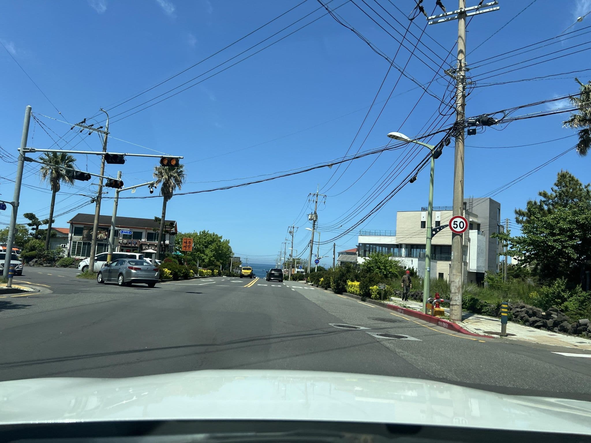 Street view near 바다추억, Jeju City — © eneerhut (CC BY-SA · Mapillary)