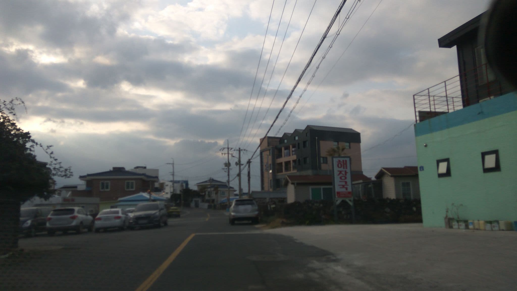 Street view near 지금여기에, Gaigeturi — © eneerhut (CC BY-SA · Mapillary)