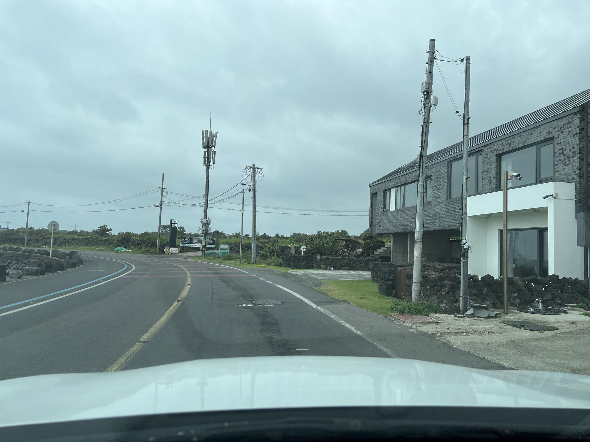 Street view near 평대파노라마, Ponggae-dong — © eneerhut (CC BY-SA · Mapillary)