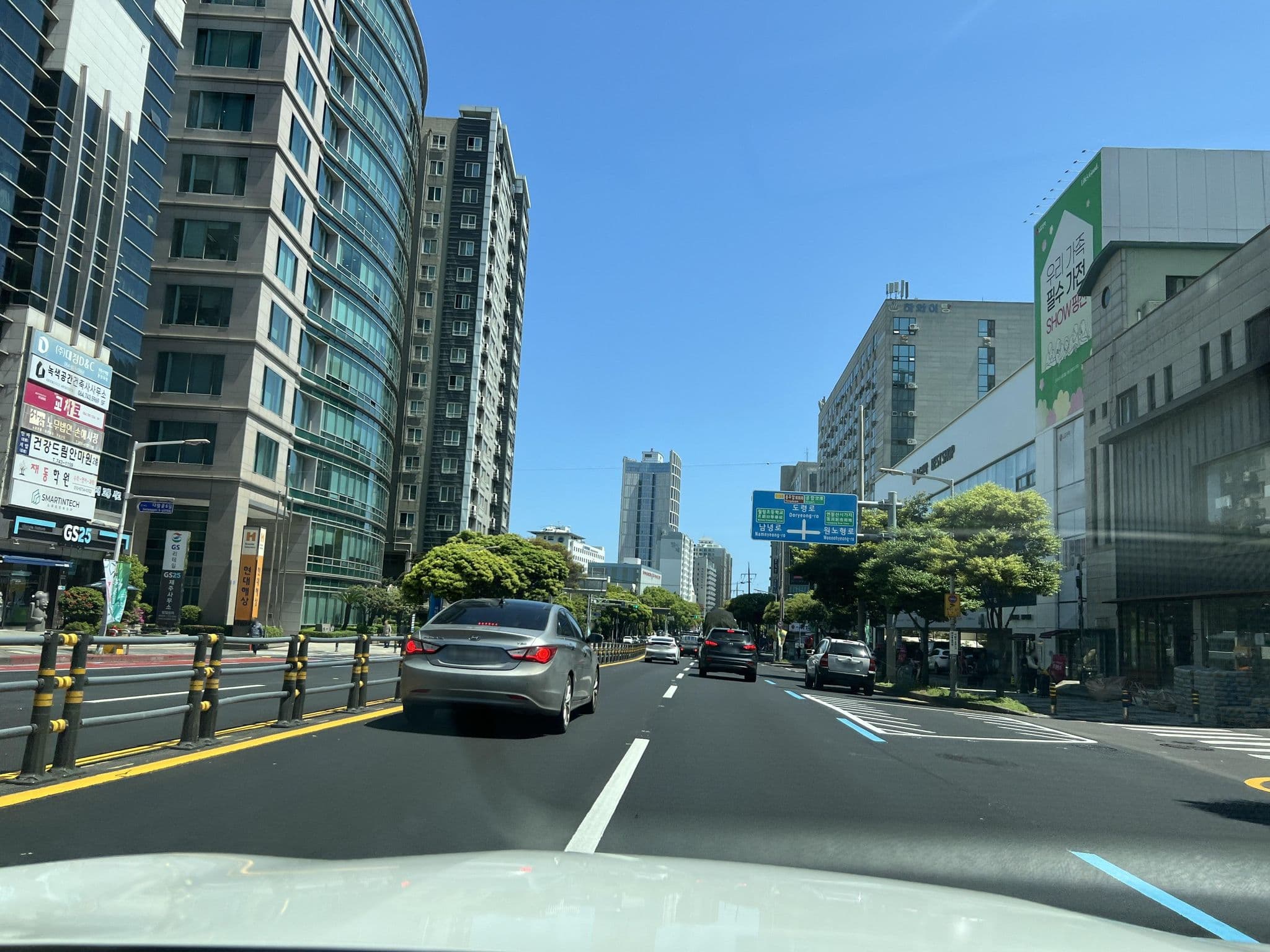 Street view near 네이버후드 라운지, Tallang-dong — © eneerhut (CC BY-SA · Mapillary)