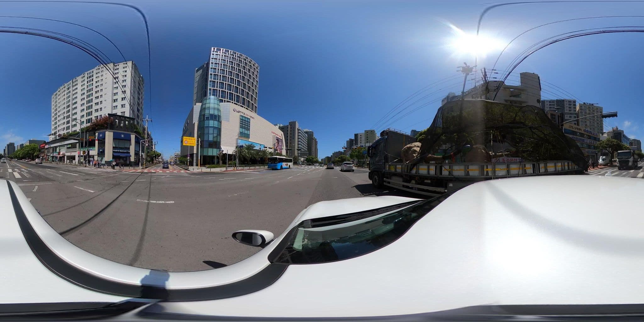Street view near 롯데시티호텔 Lotte City Hotel Jeju, Seodong — © eneerhut (CC BY-SA · Mapillary)