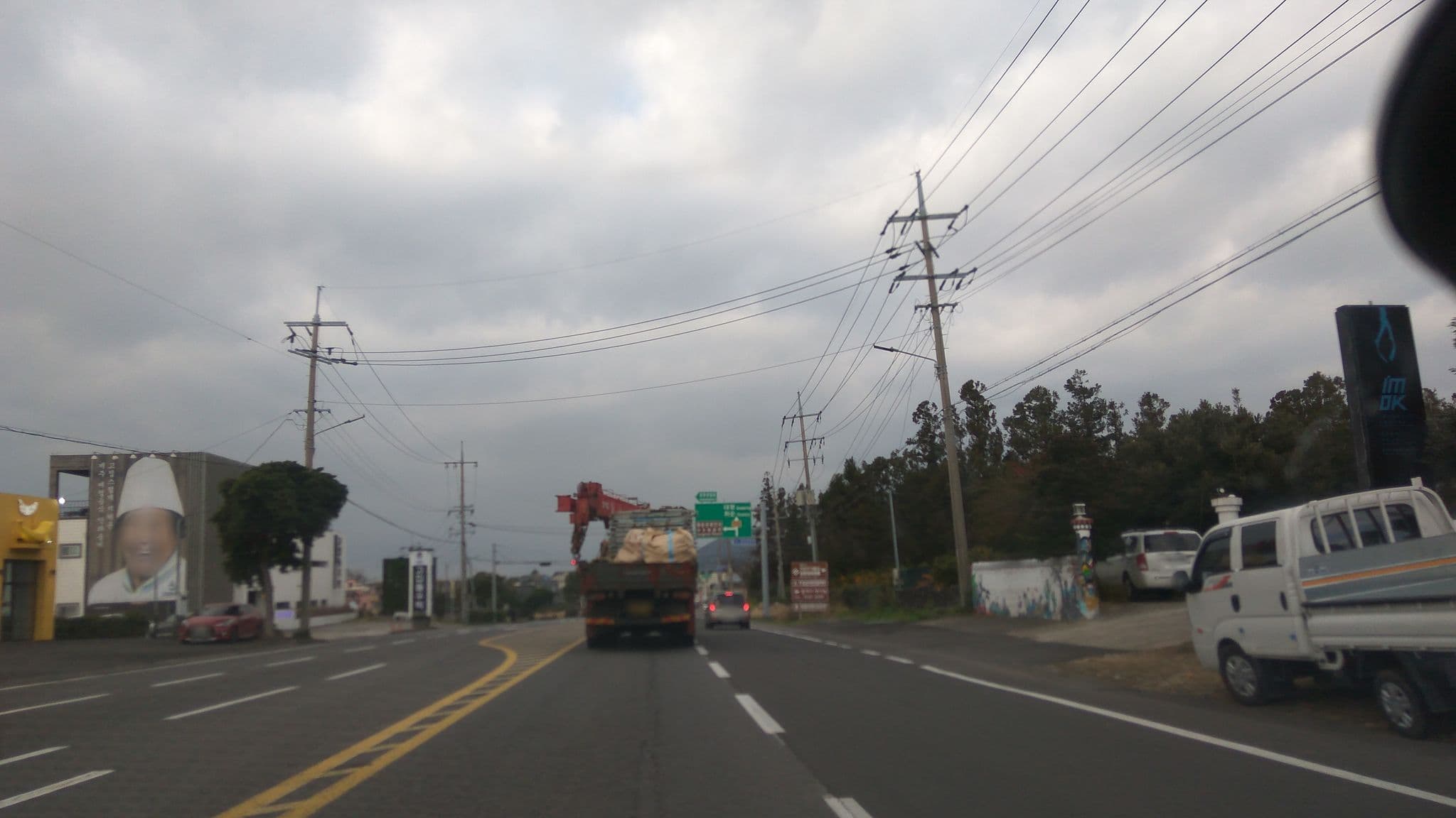 Street view near 중문올래게스트하우스, Seogwipo — © eneerhut (CC BY-SA · Mapillary)