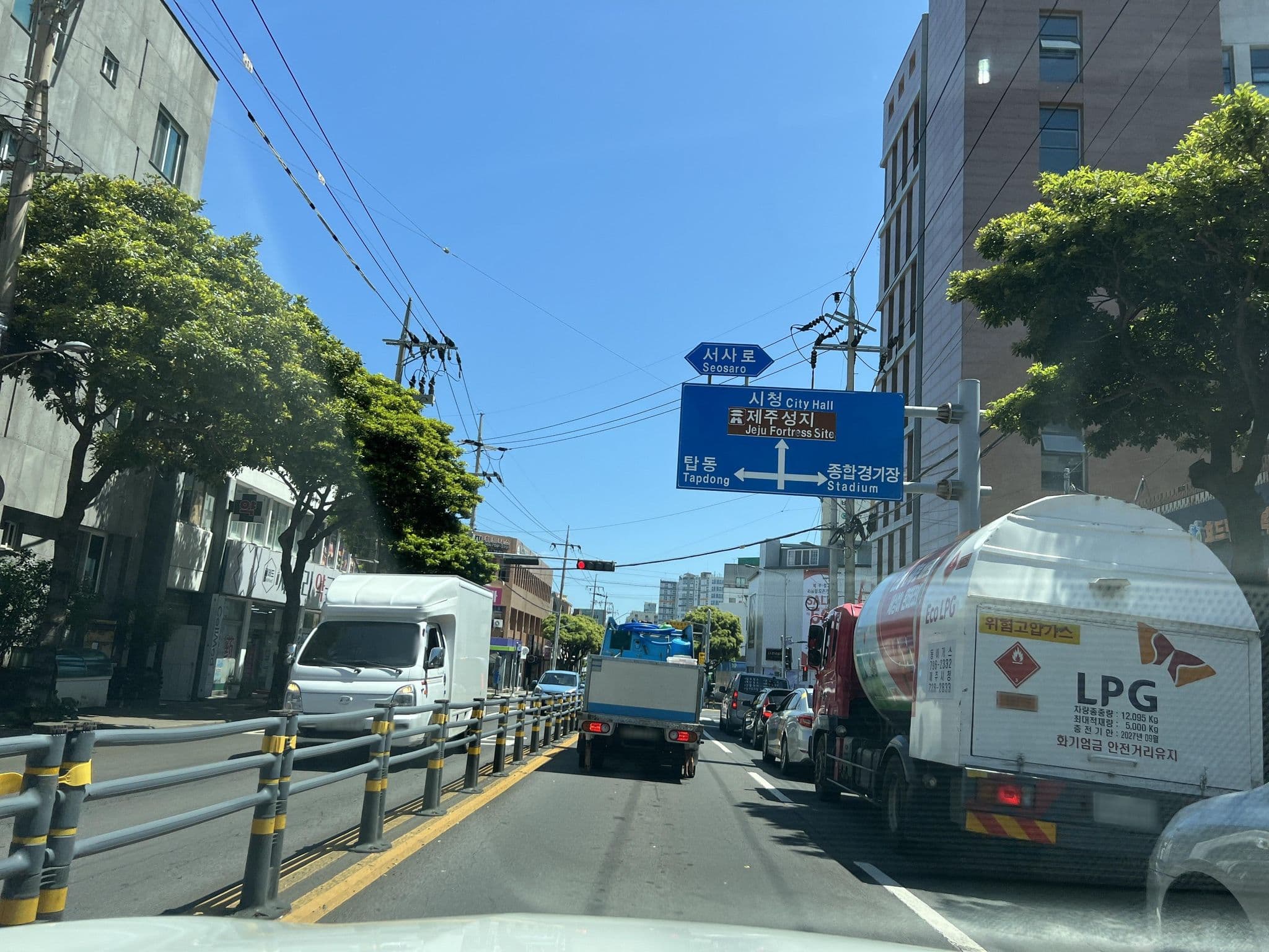 Street view near Champion Hotel, Jeju City — © eneerhut (CC BY-SA · Mapillary)