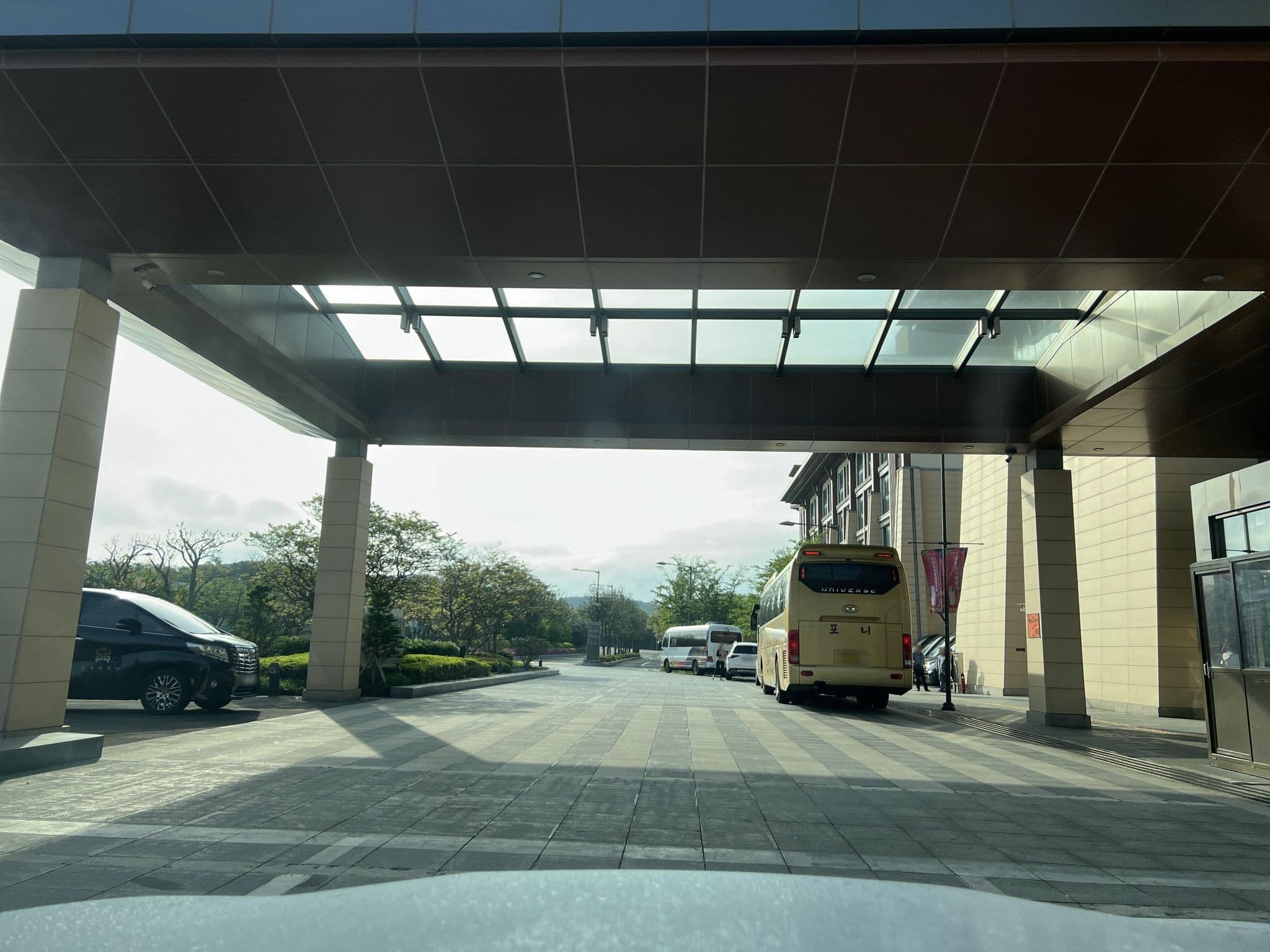 Street view near Marriott Resort, Gaigeturi — © eneerhut (CC BY-SA · Mapillary)