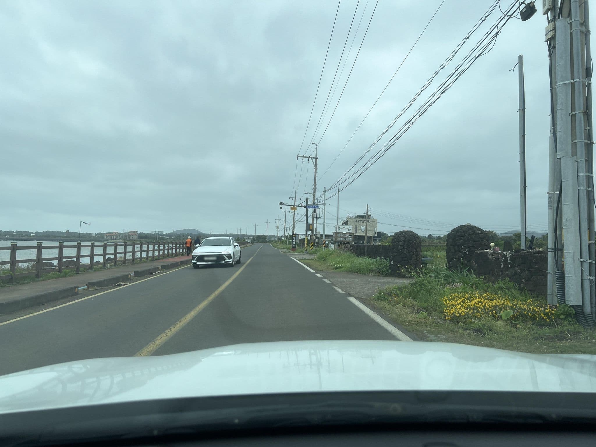 Street view near 솔펜션, Ponggae-dong — © eneerhut (CC BY-SA · Mapillary)