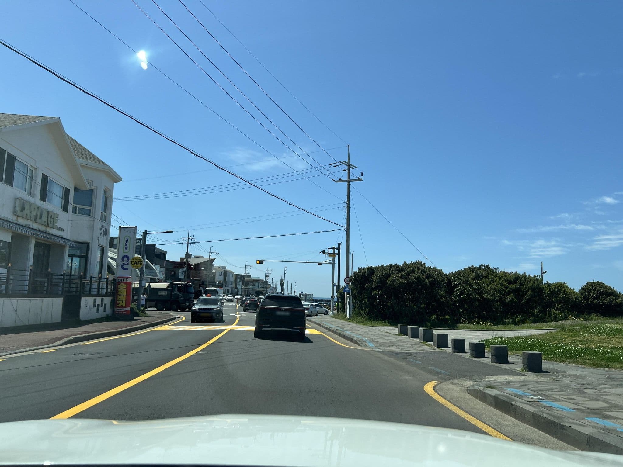 Street view near 김군빌리지 게스트하우스, Jeju City — © eneerhut (CC BY-SA · Mapillary)
