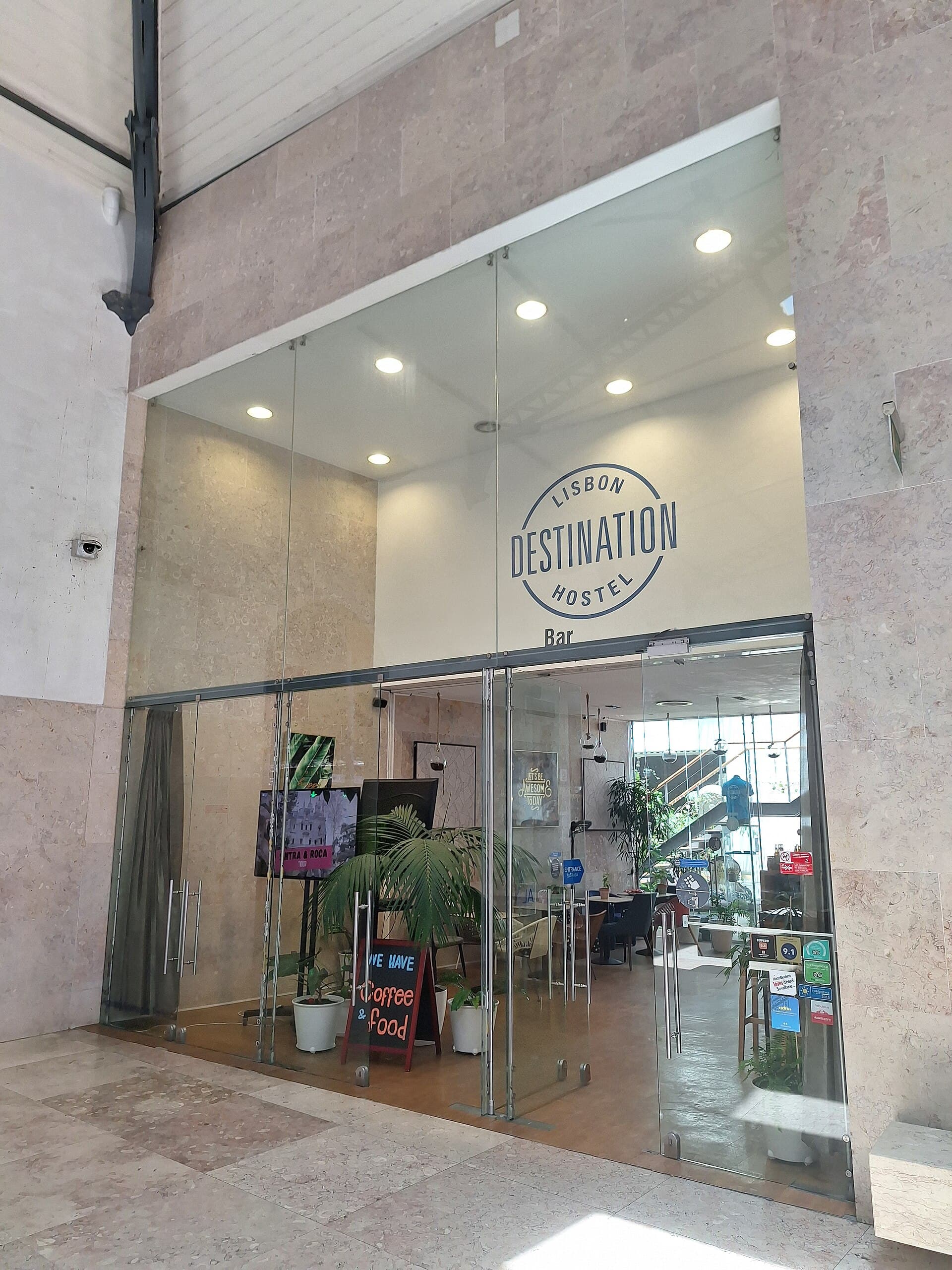Lisbon Destination Hostel (via Wikimedia Commons, CC0)