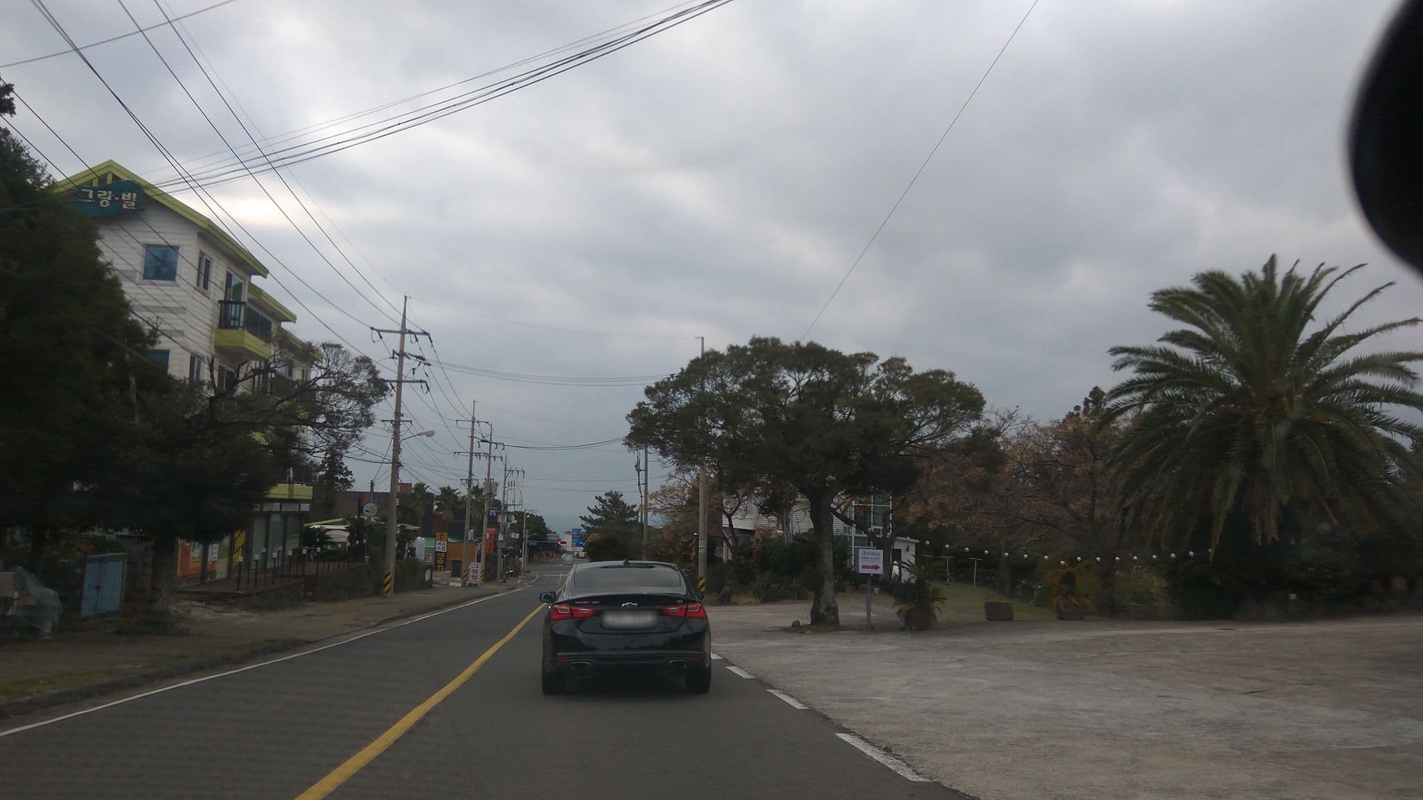 Street view near 블루힐하우스, Seogwipo — © eneerhut (CC BY-SA · Mapillary)