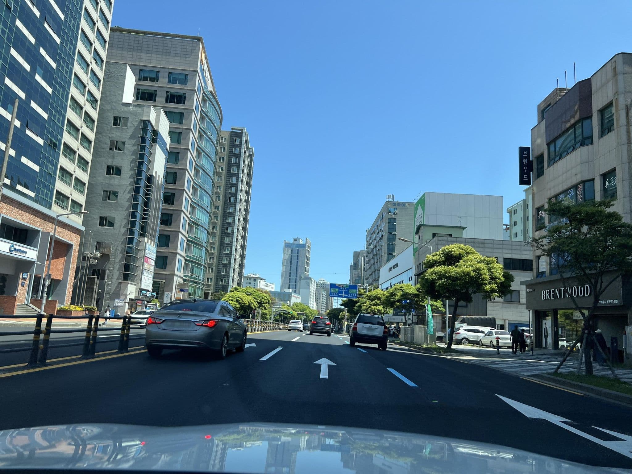 Street view near 베스트웨스턴 제주 호텔 BEST WESTERN Jeju Hotel, Tallang-dong — © eneerhut (CC BY-SA · Mapillary)