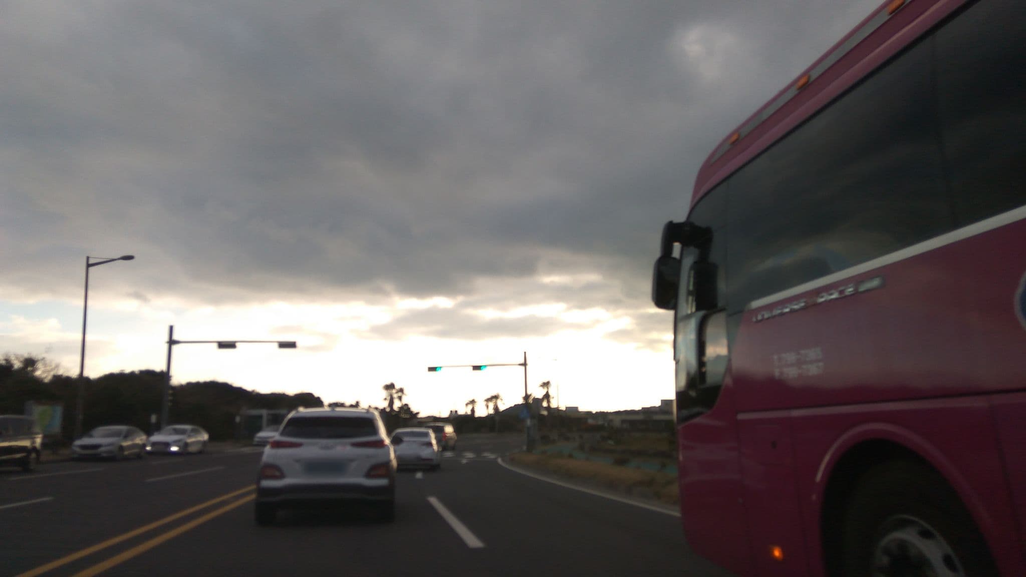 Street view near 올레1코스 끝지점, Ponggae-dong — © eneerhut (CC BY-SA · Mapillary)