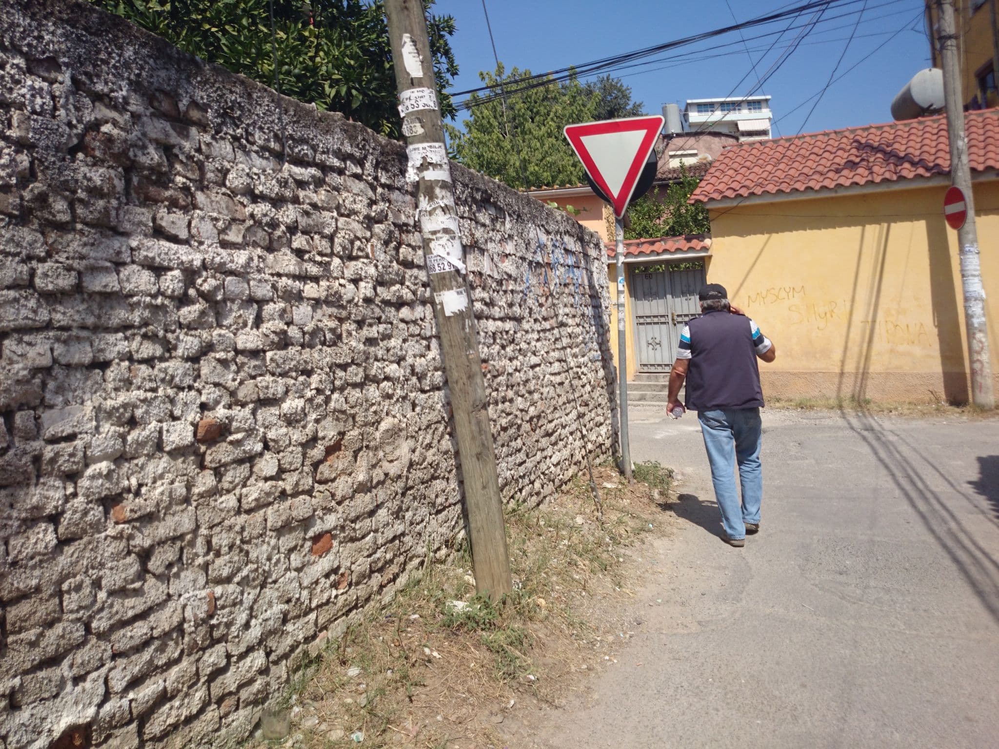 Street view near Vila Ada, Tirana