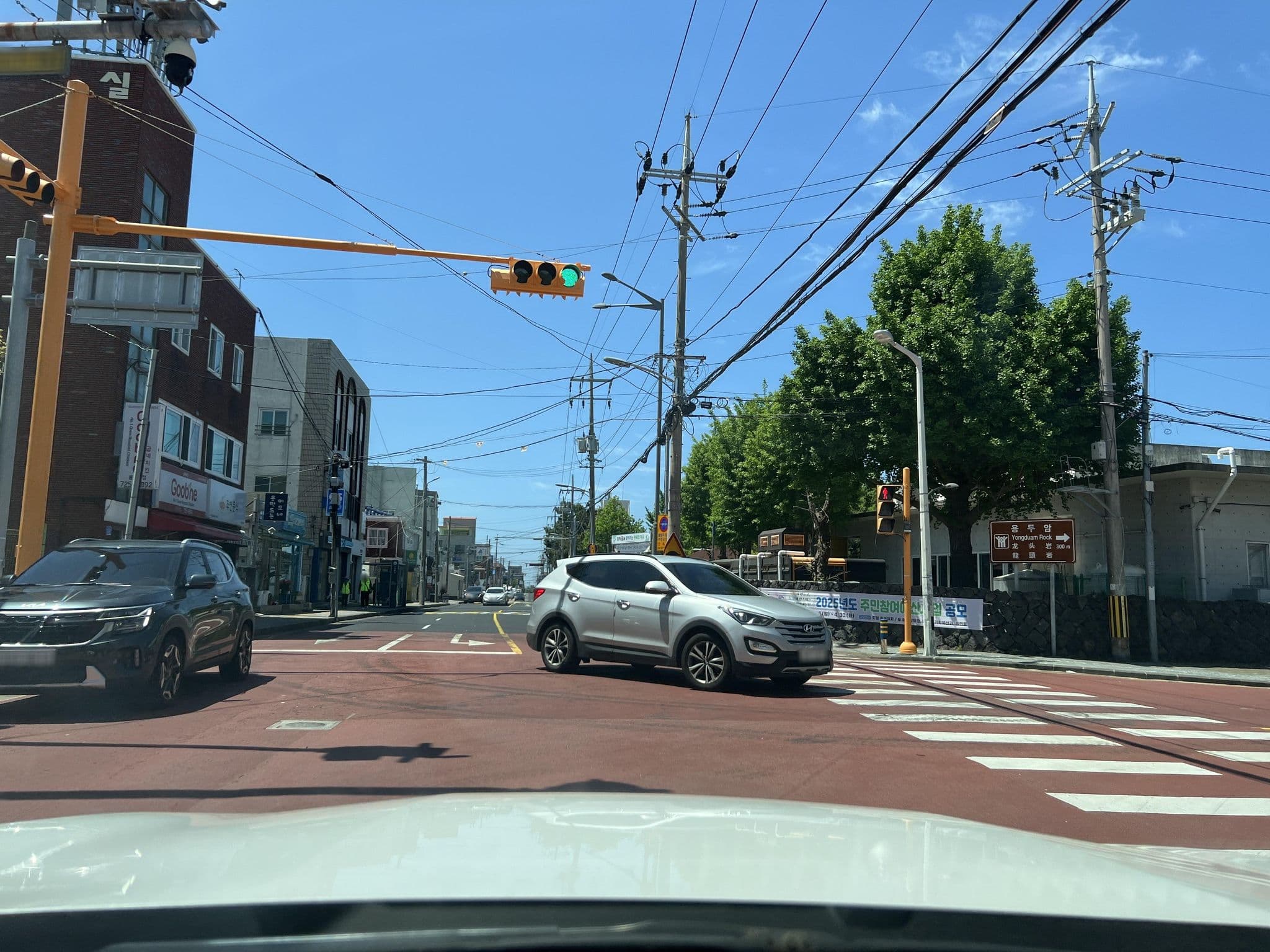 Street view near Go Mir, Jeju City — © eneerhut (CC BY-SA · Mapillary)