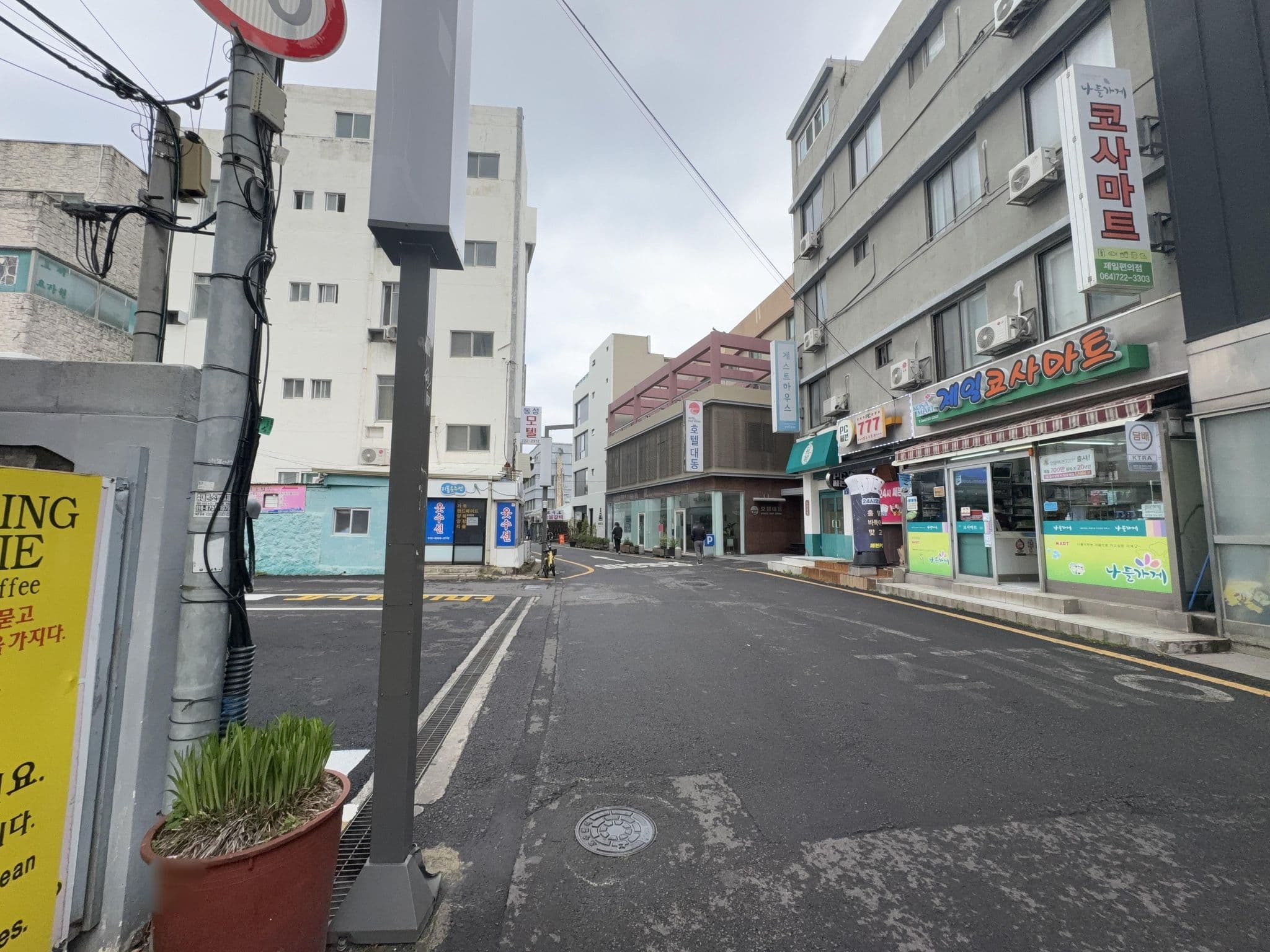 Street view near Daedong Hotel, Jeju City — © eunju (CC BY-SA · Mapillary)