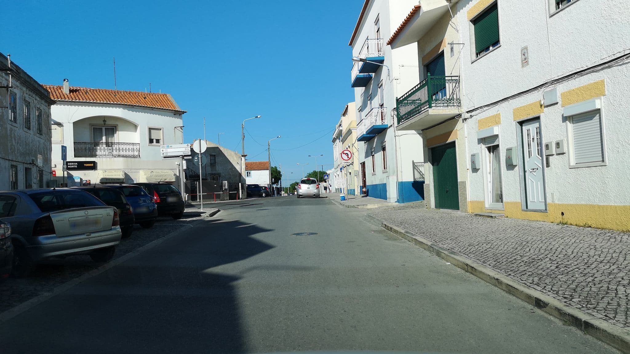 Street view near Casa do Miradouro, Nazaré — © ganjo (CC BY-SA · Mapillary)