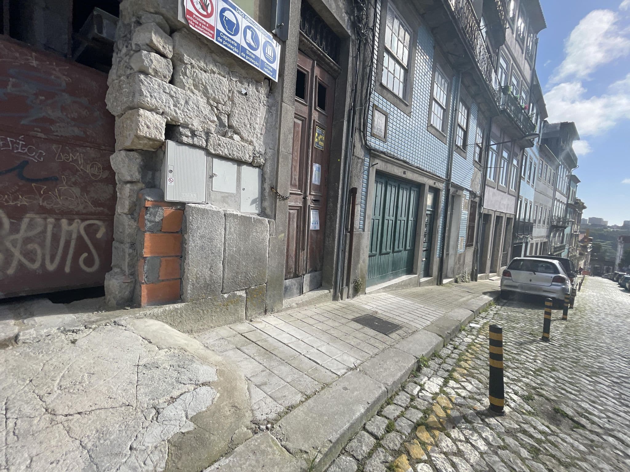 Street view near Flowers Downtown, Porto