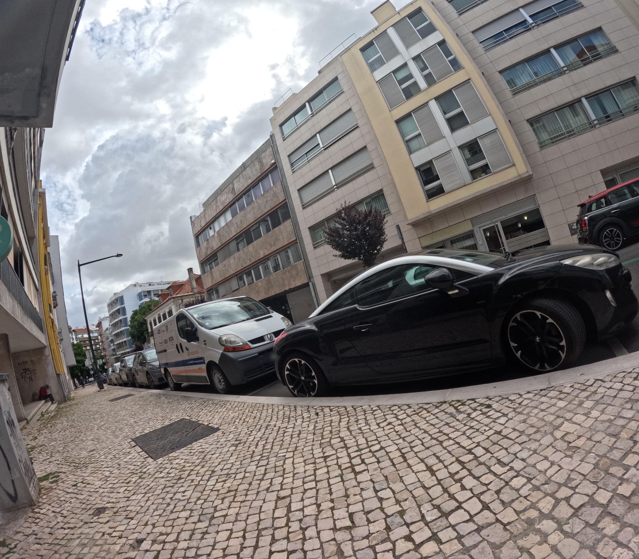 Street view near Lisbon Serviced Apartments, São Sebastião da Pedreira — © danielagos12 (CC BY-SA · Mapillary)