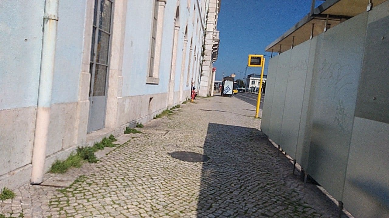 Street view near The Editory Riverside Hotel, Alfama — © ozflor (CC BY-SA · Mapillary)