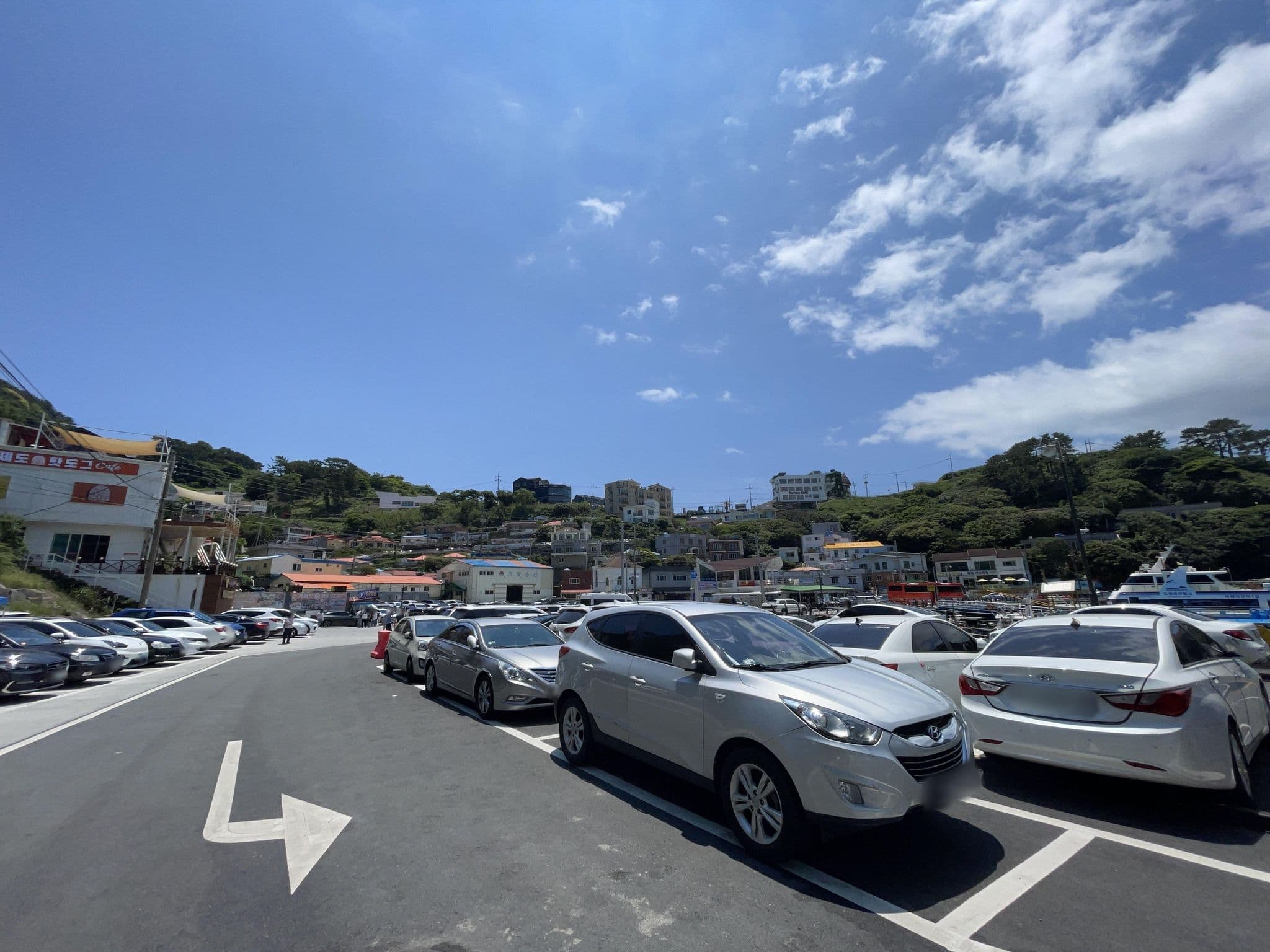Street view near Tropical Dream Resort, Geoje — © jaydiggily (CC BY-SA · Mapillary)