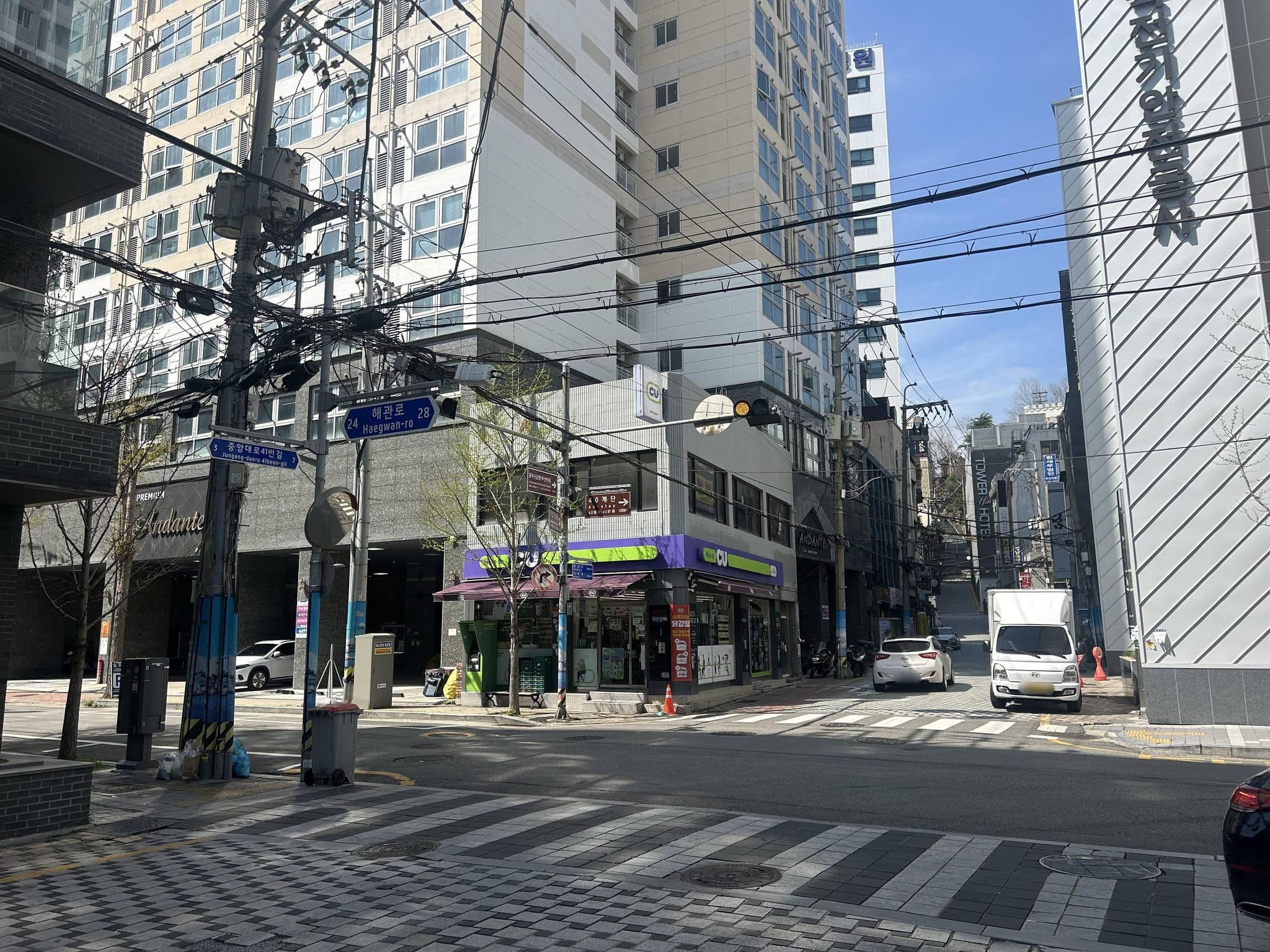 Street view near Good Ol’days Hotel, Busan — © ruslan_fat (CC BY-SA · Mapillary)