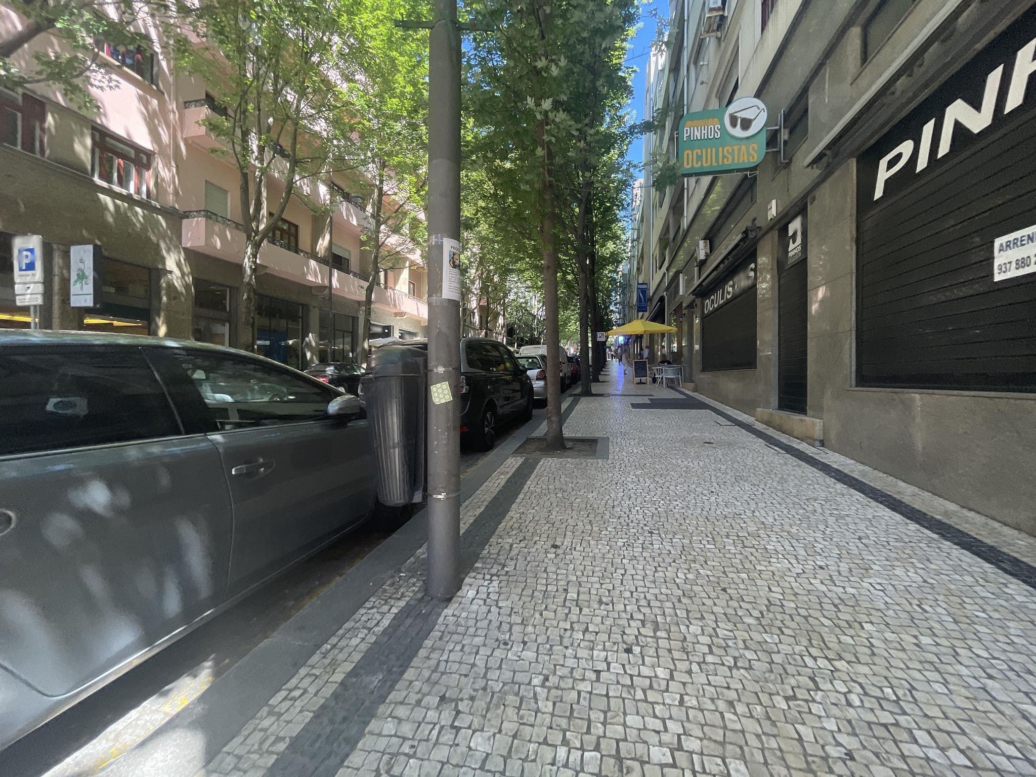 Street view near Hotel Íbis Porto Centro Mercado Bolhāo, Porto