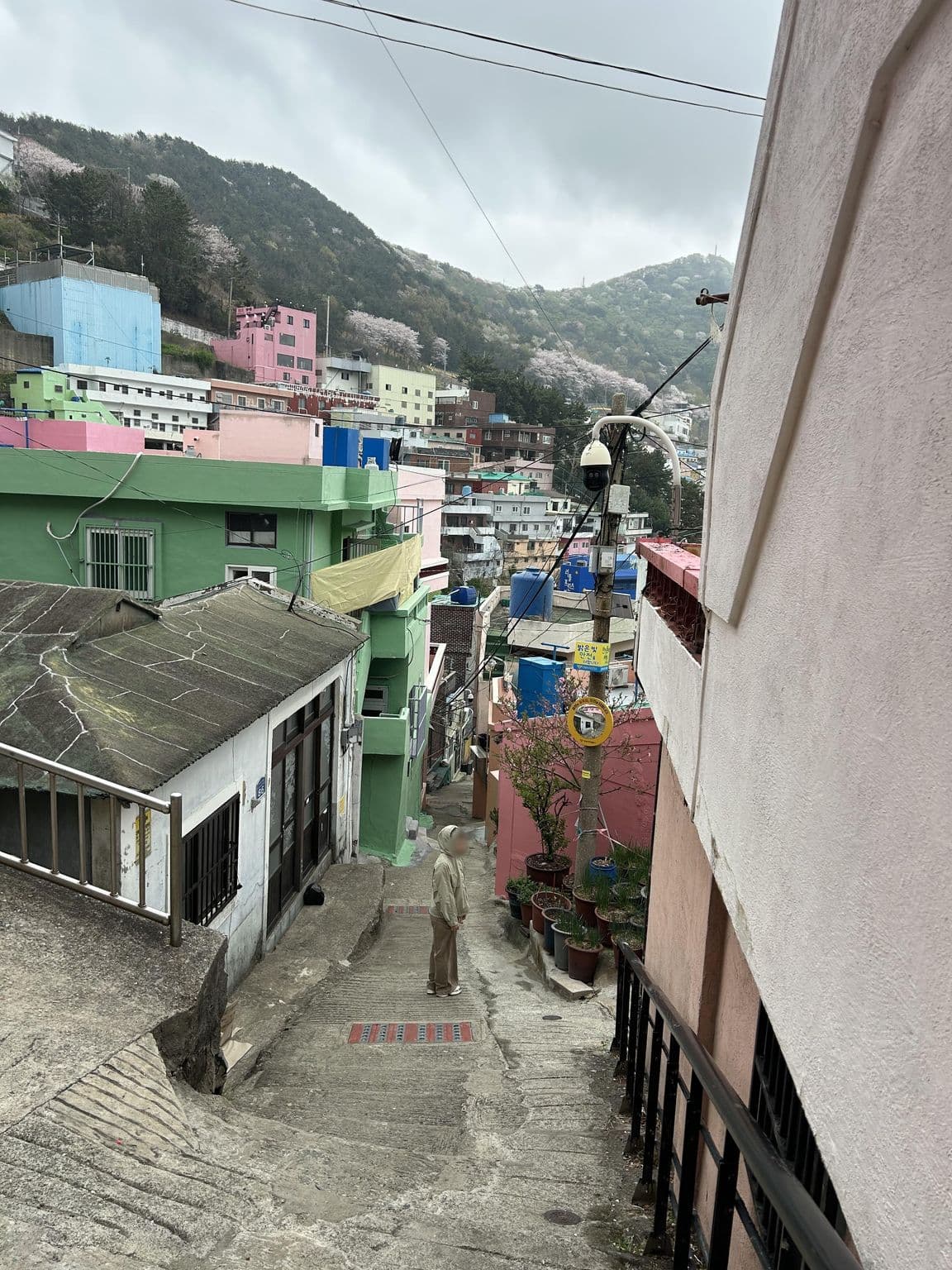 Street view near 방가방가 게스트하우스, Busan — © ruslan_fat (CC BY-SA · Mapillary)