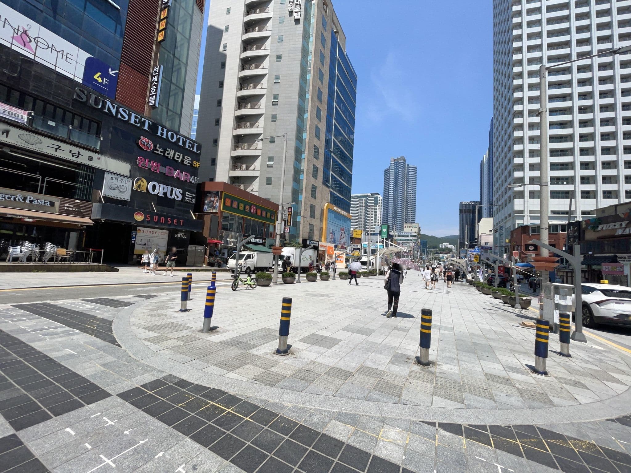 Street view near 뉴비치 호텔, Gijang — © jaydiggily (CC BY-SA · Mapillary)
