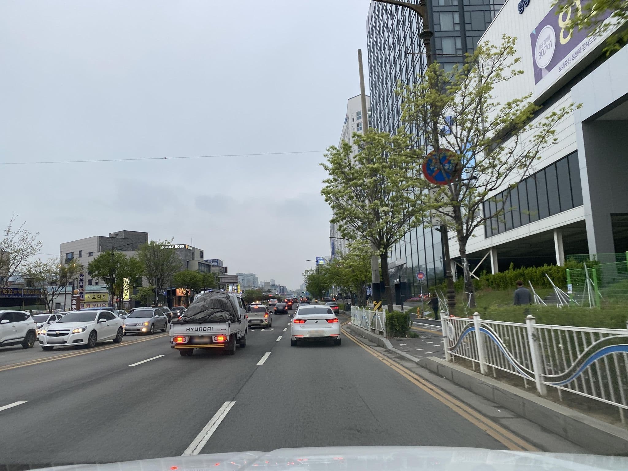 Street view near La Tree Hotel, Cheonan — © eneerhut (CC BY-SA · Mapillary)