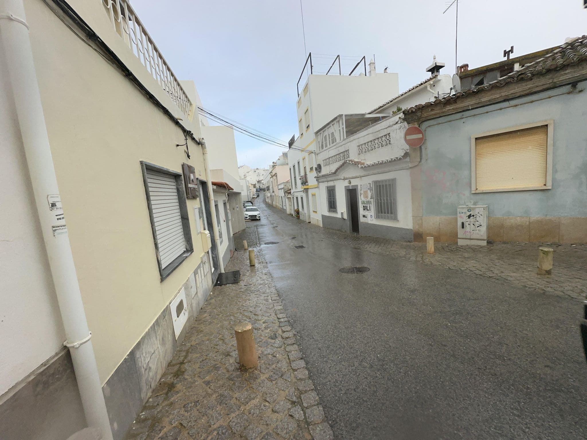 Street view near Casa Mãe, Lagos — © varun959 (CC BY-SA · Mapillary)