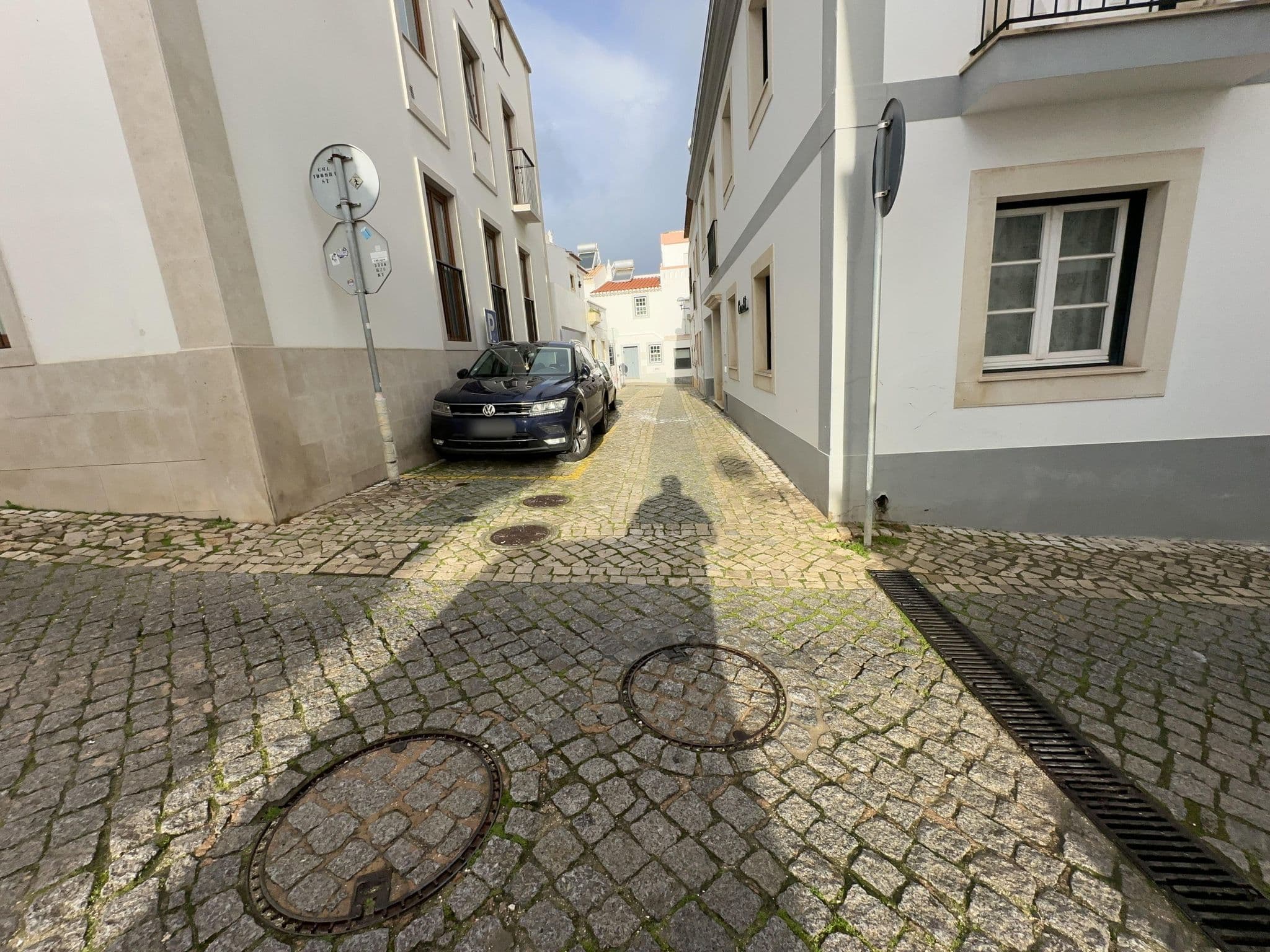 Street view near Casa do Farol Guesthouse, Lagos — © varun959 (CC BY-SA · Mapillary)