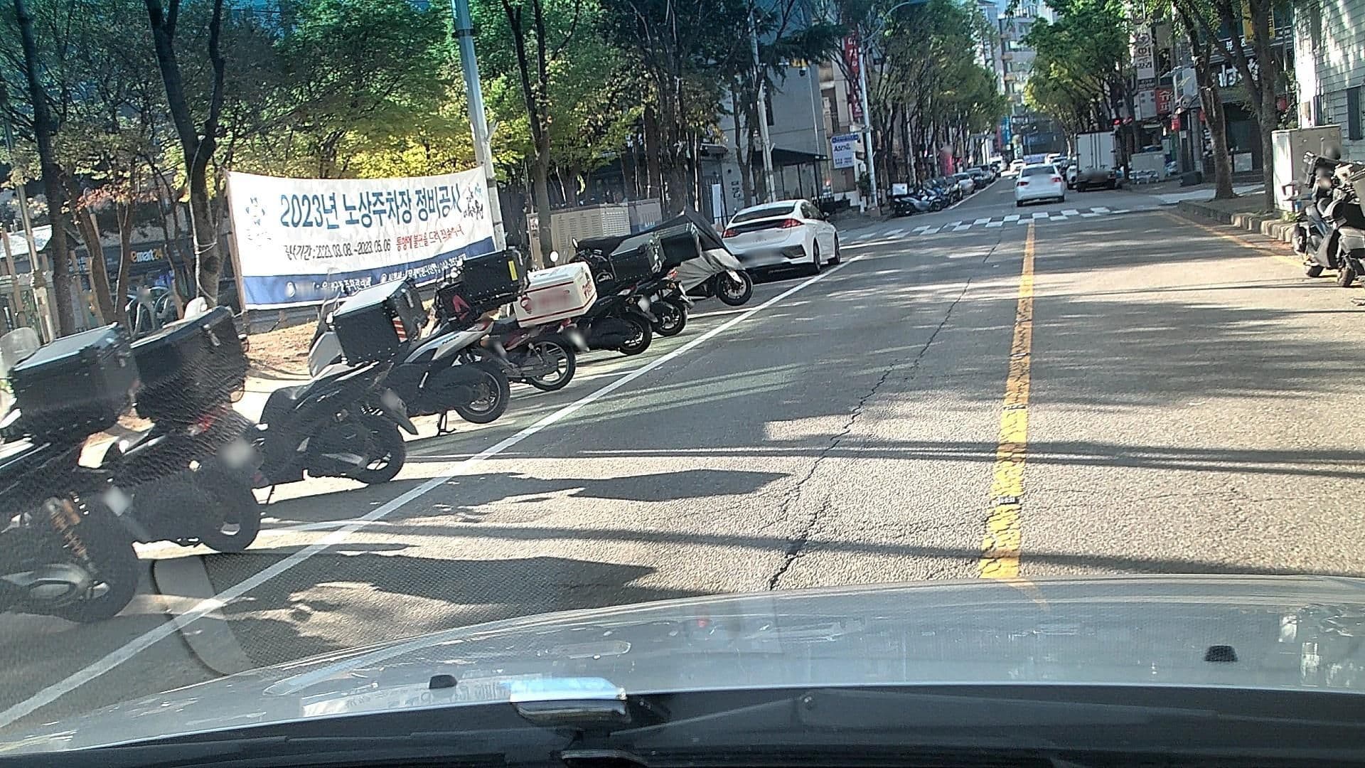Street view near 유성호텔그랜드볼륨, Daejeon — © rororiro (CC BY-SA · Mapillary)