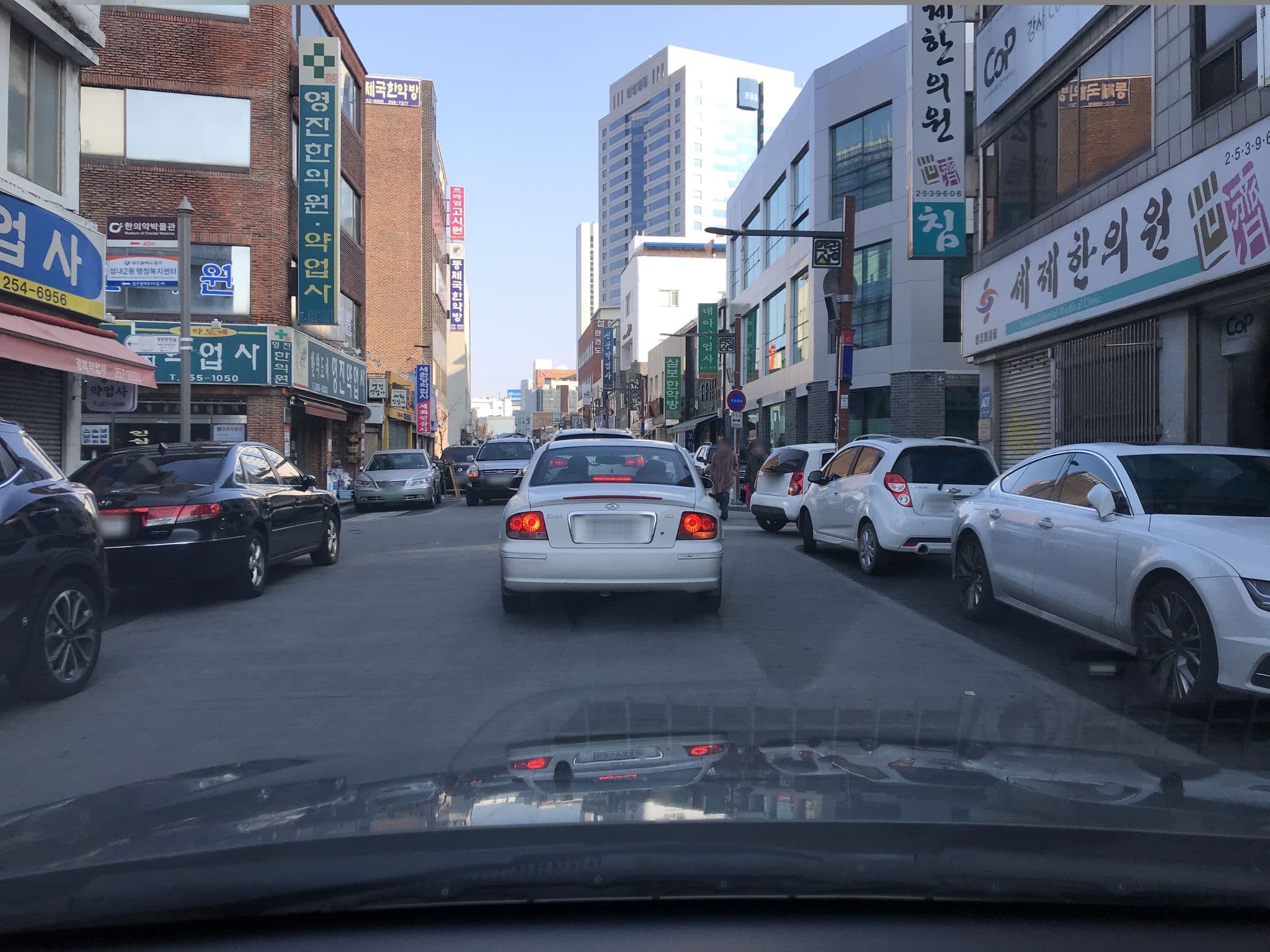Street view near 봄고로 게스트하우스, Daegu — © harderthan (CC BY-SA · Mapillary)