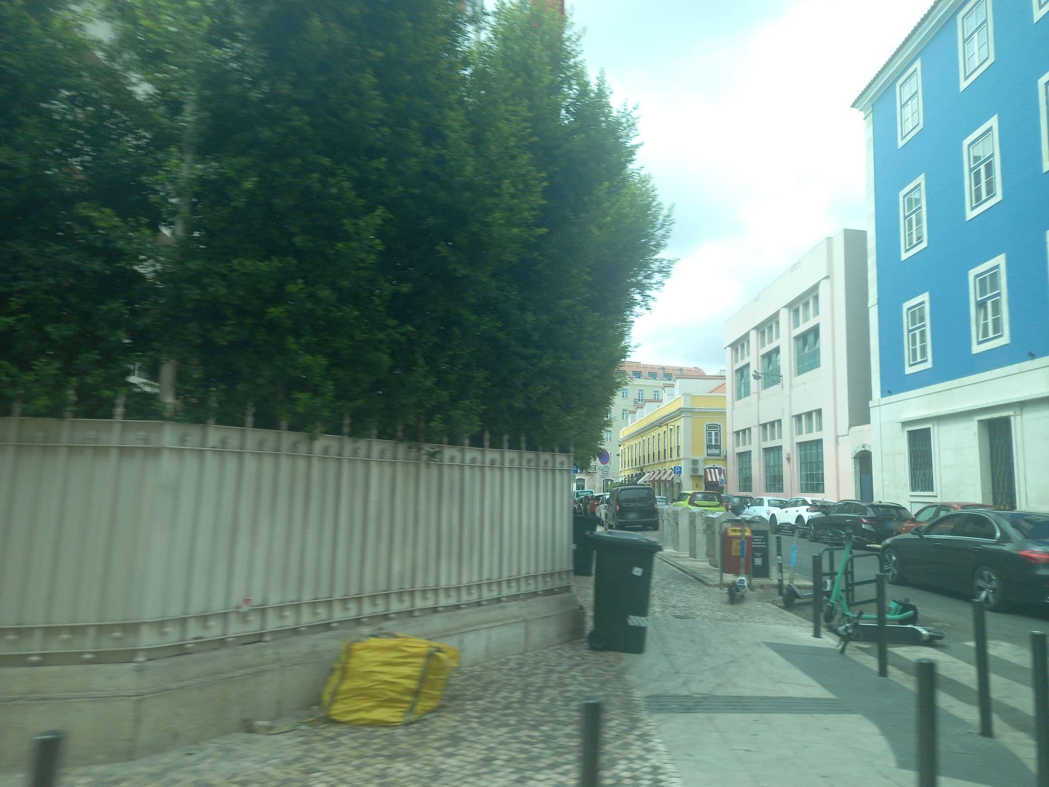 Street view near Ascensor da Bica - Lisbon Serviced Apartments, Bairro Alto — © danielagos12 (CC BY-SA · Mapillary)