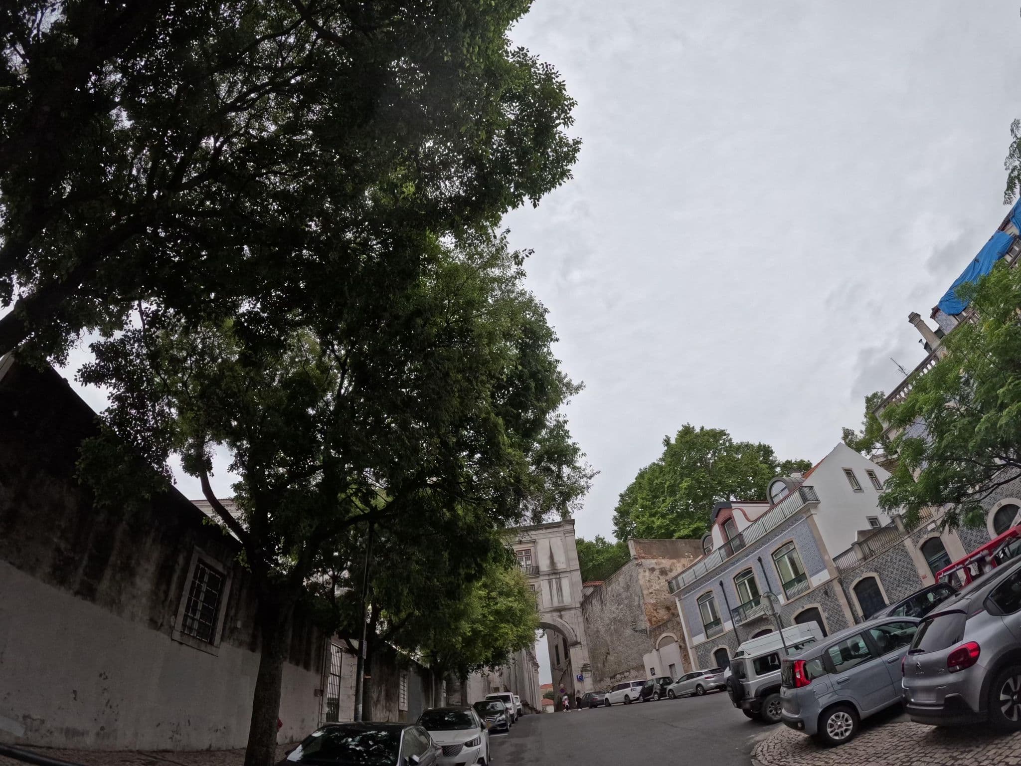 Street view near Casa dell'Arte Lisbon, Graça — © claudiop (CC BY-SA · Mapillary)