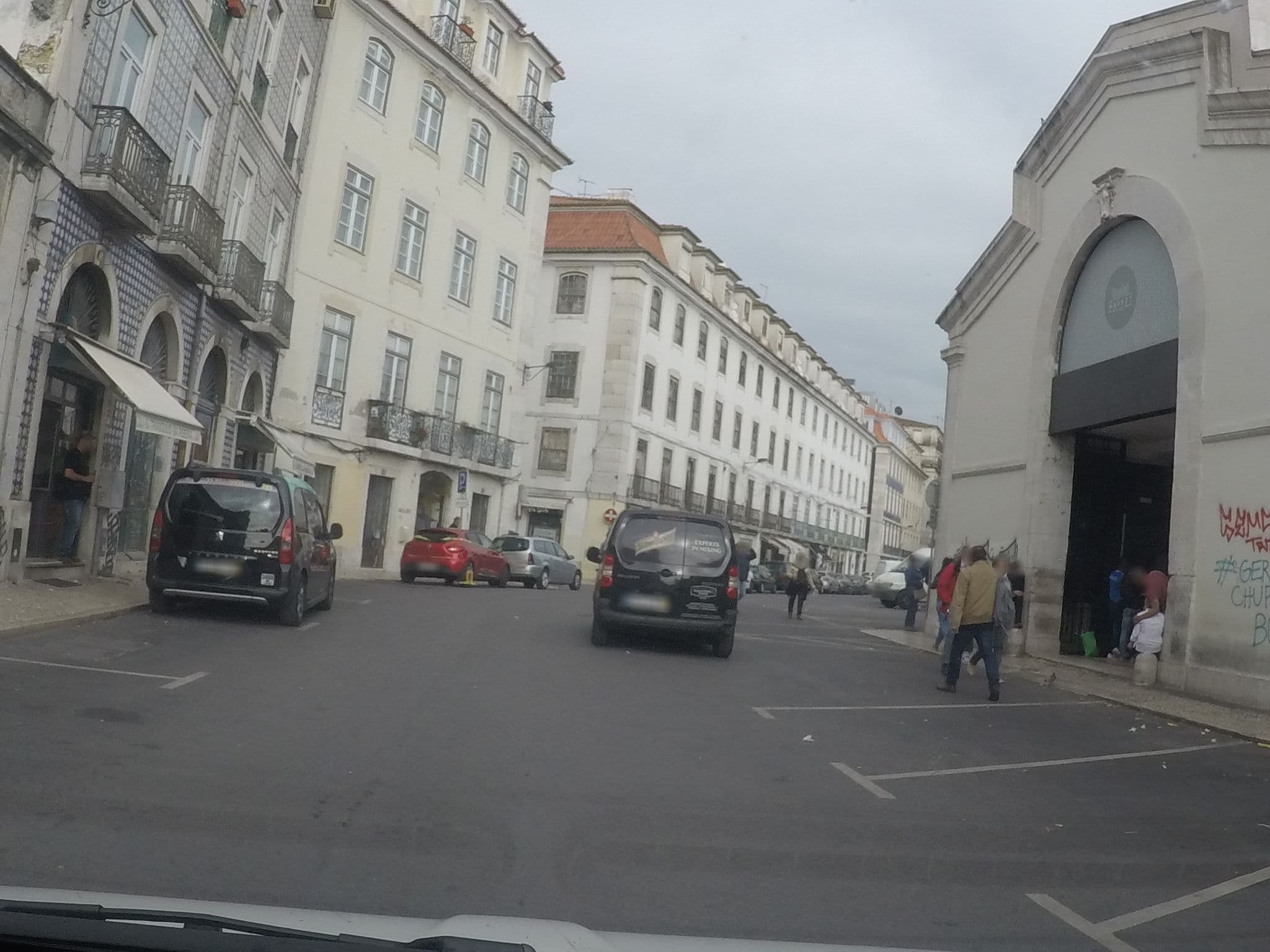 Street view near Dare Lisbon River, Bairro Alto — © chrisbeddow (CC BY-SA · Mapillary)