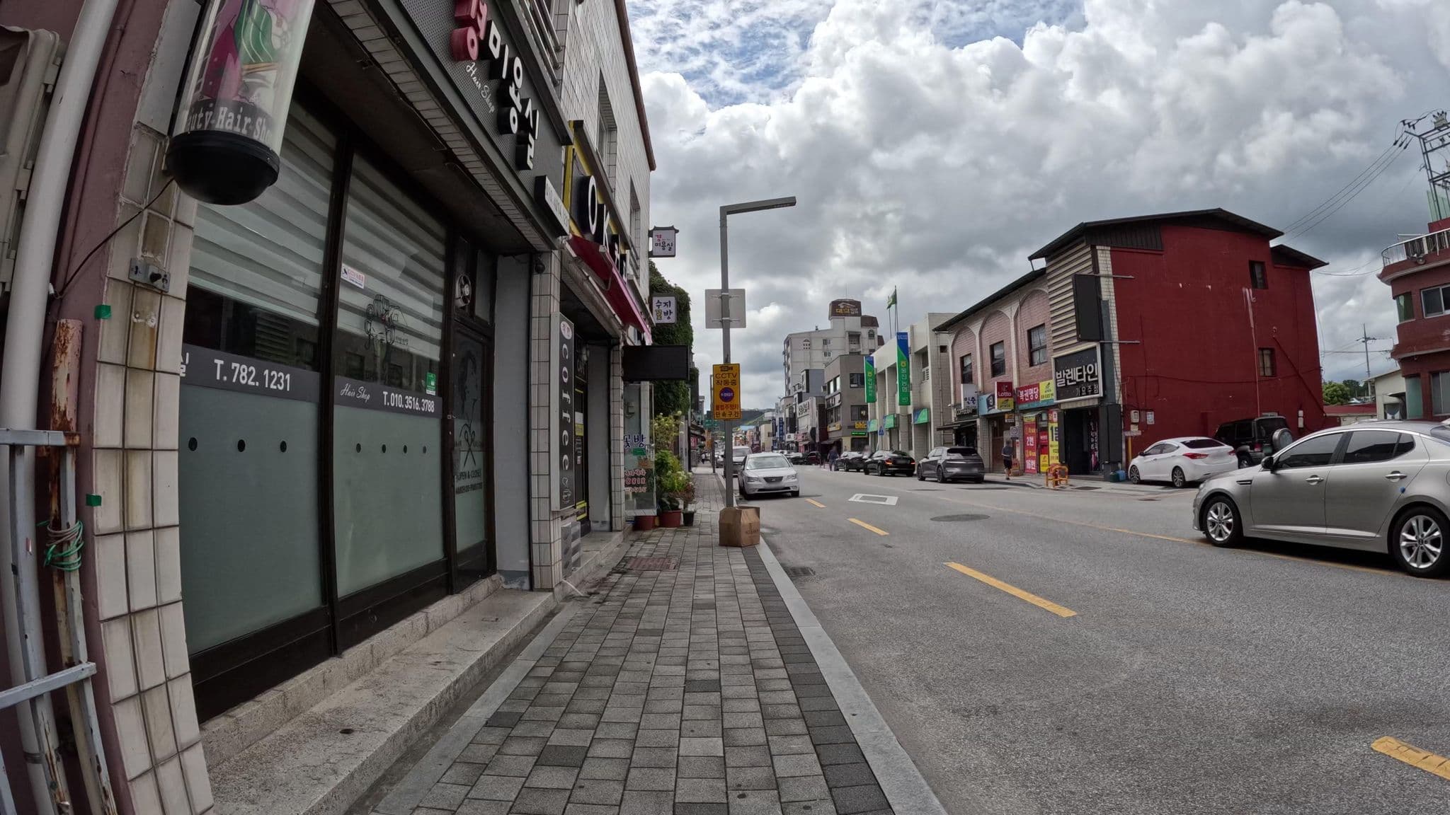 Street view near 그랜드모텔, T’aebaek — © Chiho_Kang (CC BY-SA · Mapillary)